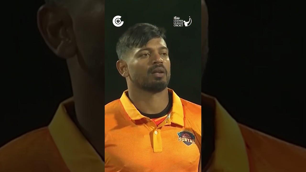 Not something you see every day in cricket. 👀