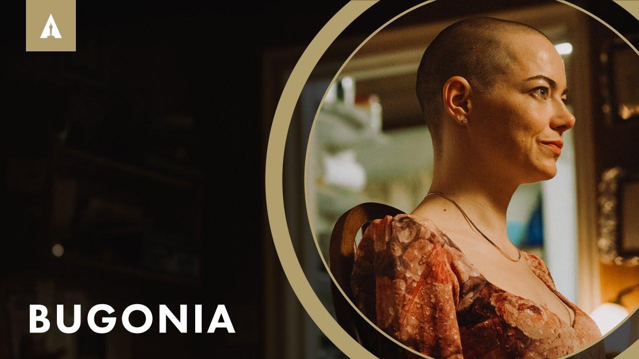 Emma Stone Talks Shaving Her Head, Working with Jesse Plemmons & More in 'Bugnoia'