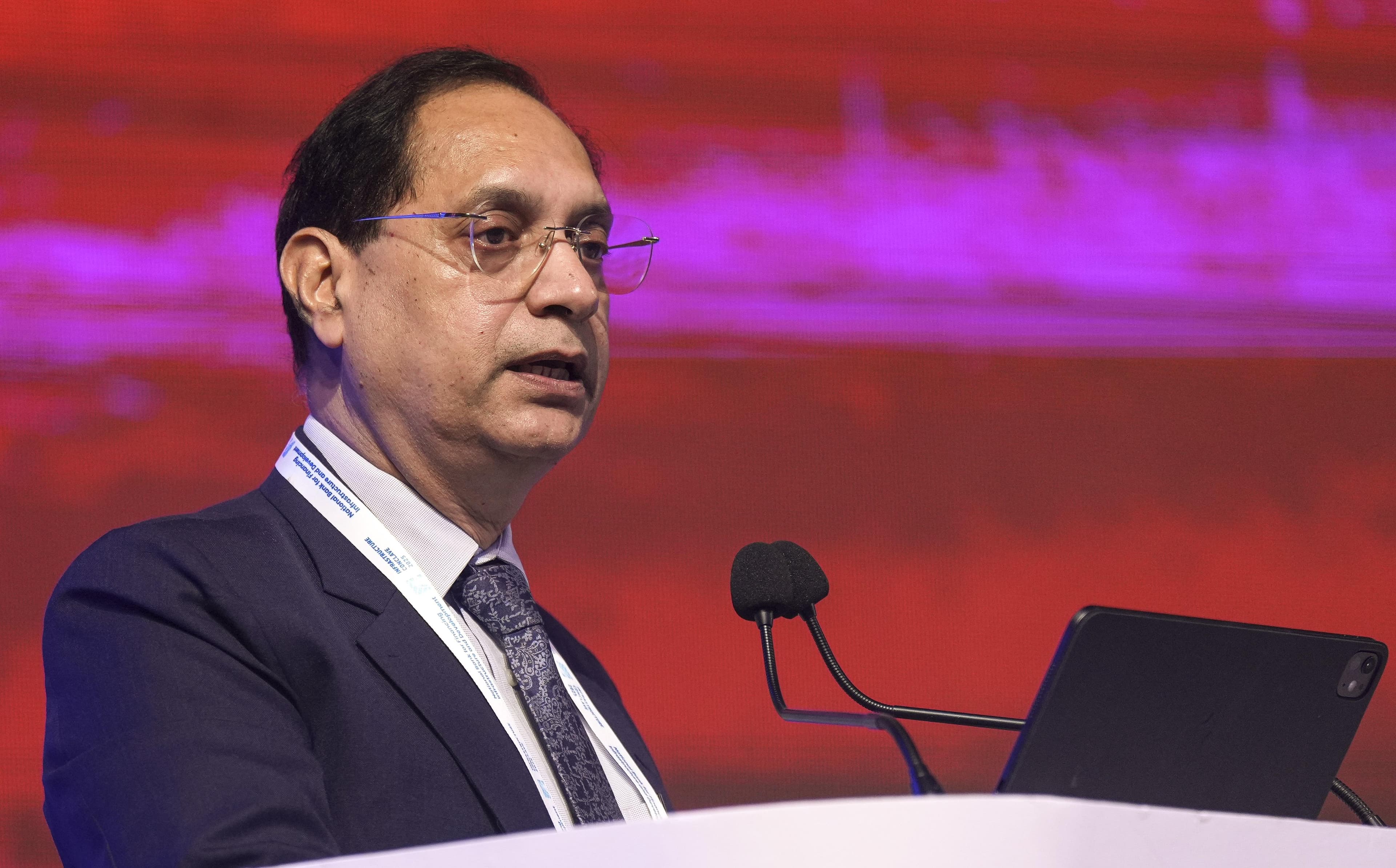 Sebi chief urges public interest directors to strengthen governance at MIIs