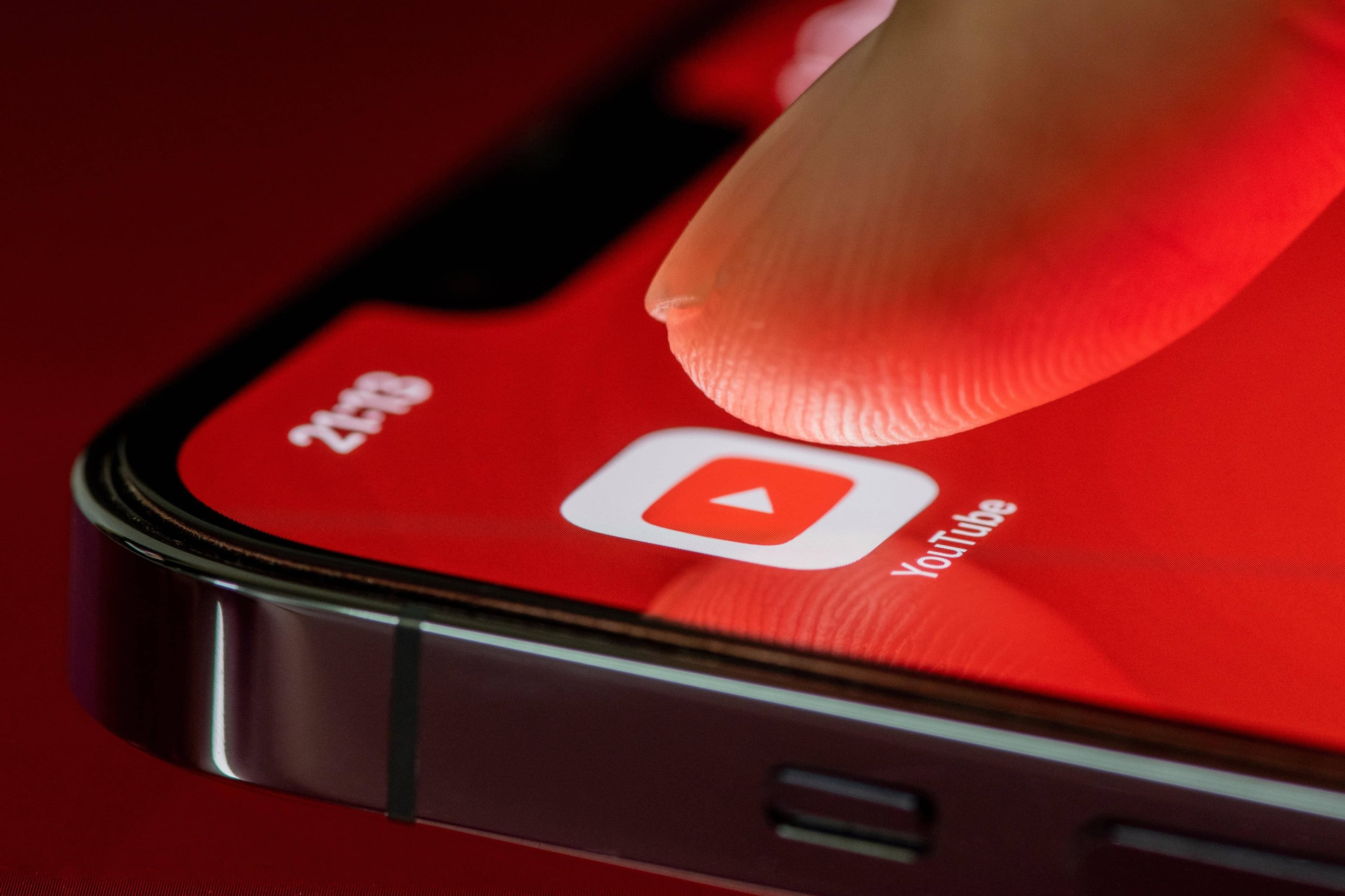 YouTube ka naya rang: Video bhej, chat karo, maza lo!