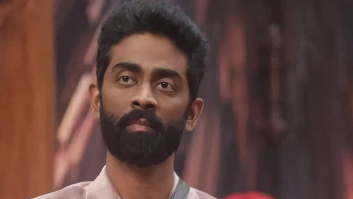 Bigg Boss 19: Media Roasts Pranit, Fans Say 'Expose Him Now'