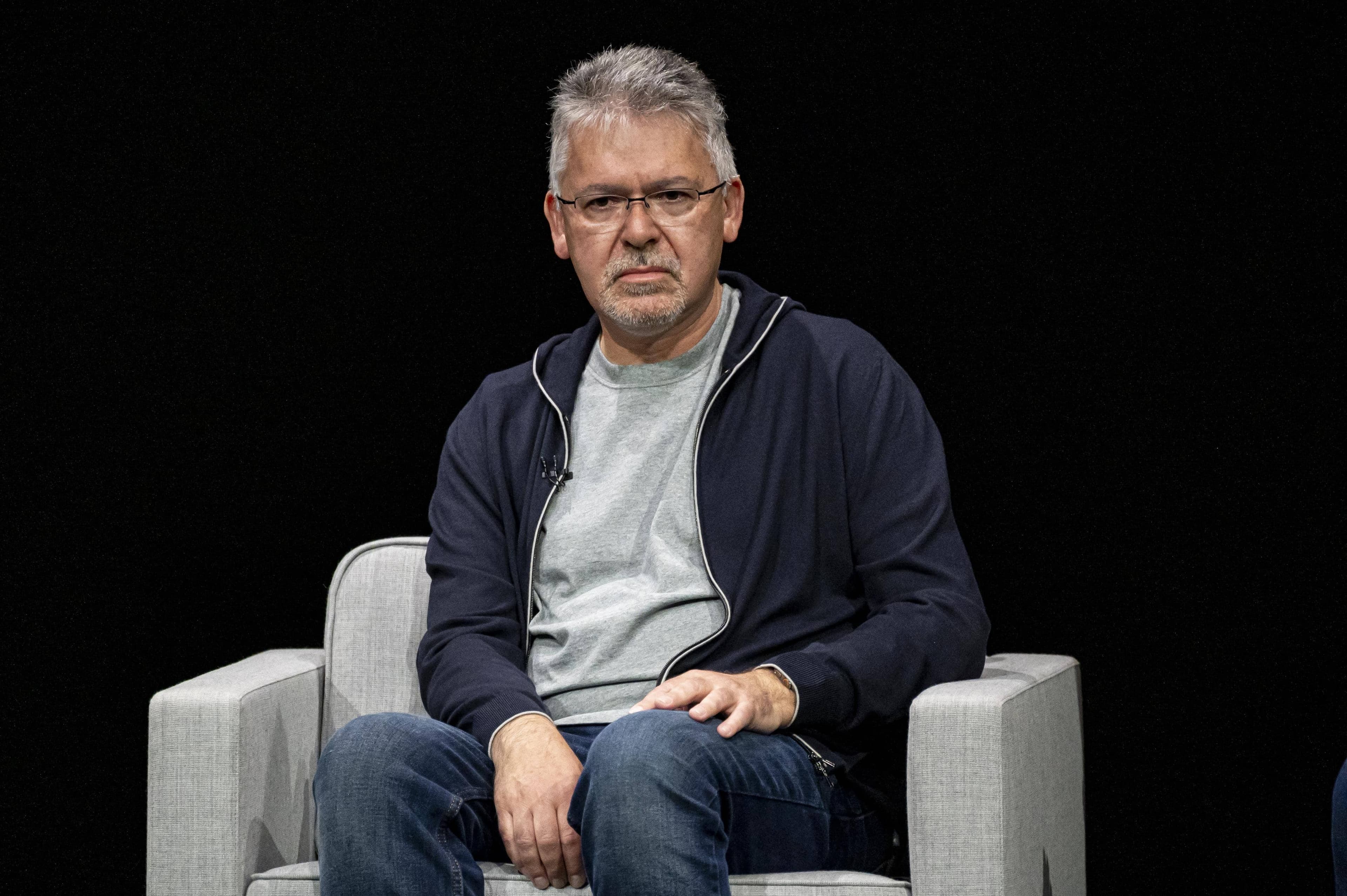 Apple ka AI drama: John bhai jaa rahe, kya scene hai bhai!