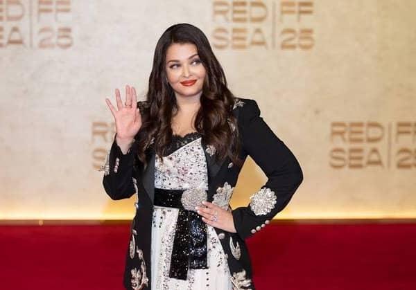 Aishwarya Rai's Bold Choice: Chokher Bali Over Hype!