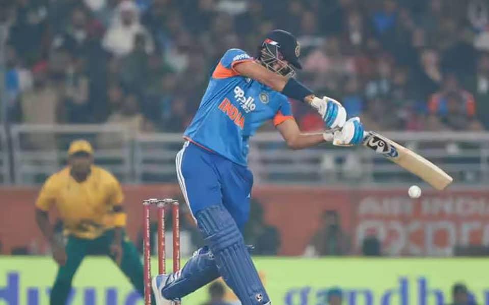 Aakash Chopra wonders why Axar Patel is No. 3, believe it!