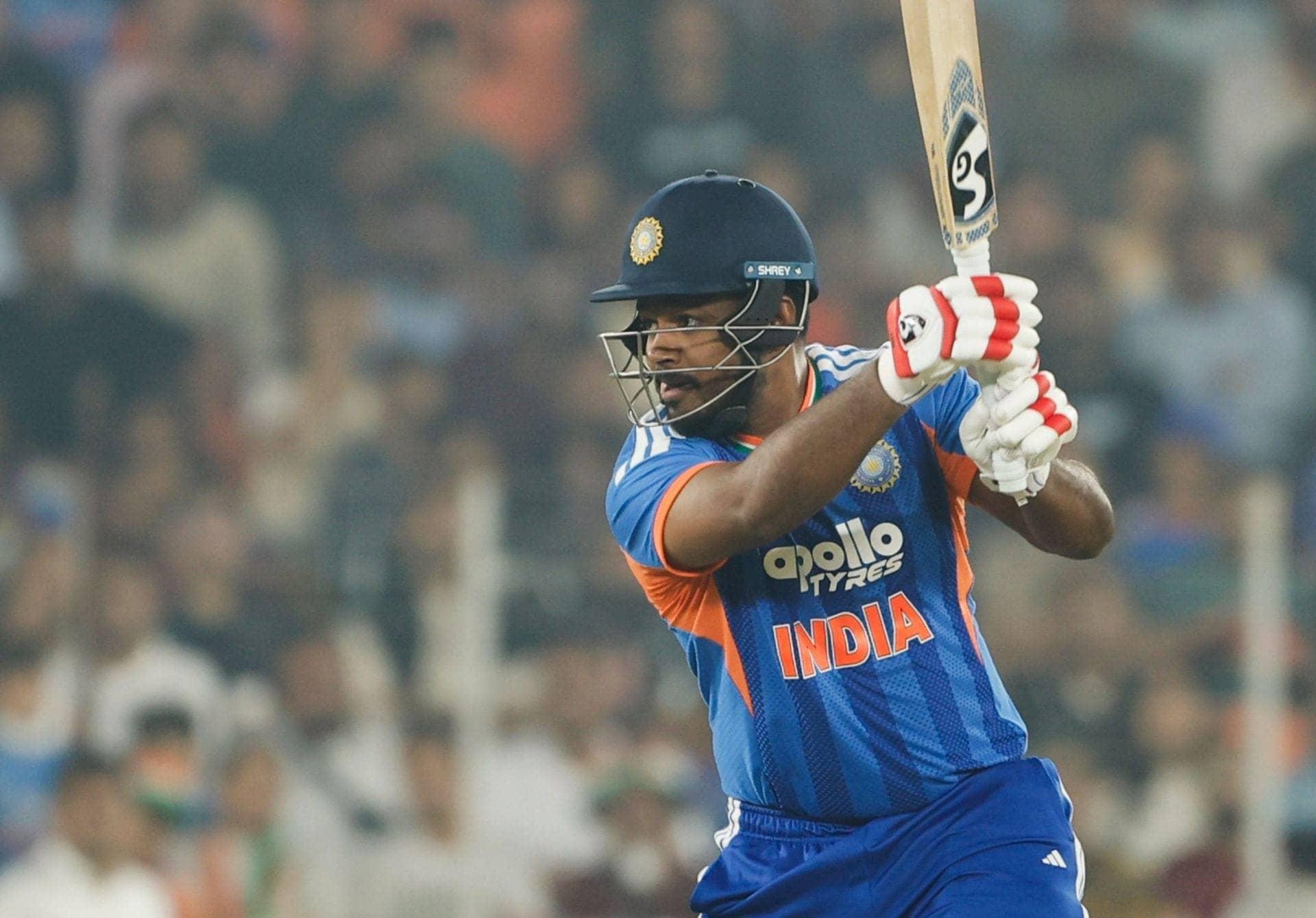 Sanju Samson ne fan ko diya gloves, India jeeta T20I match!