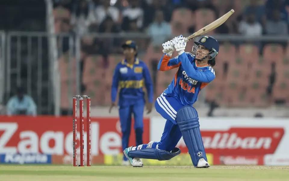 Smriti's Smooth 80 Keeps India Ahead in T20 Series, Fo' Shizzle
