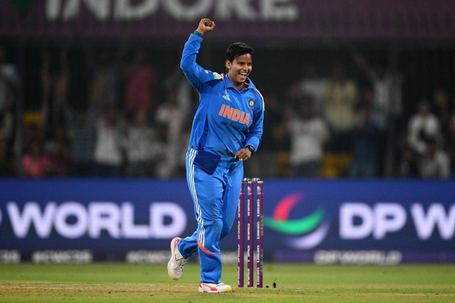 Deepti Sharma ne banaya T20I ka record, Silva ko out kiya!