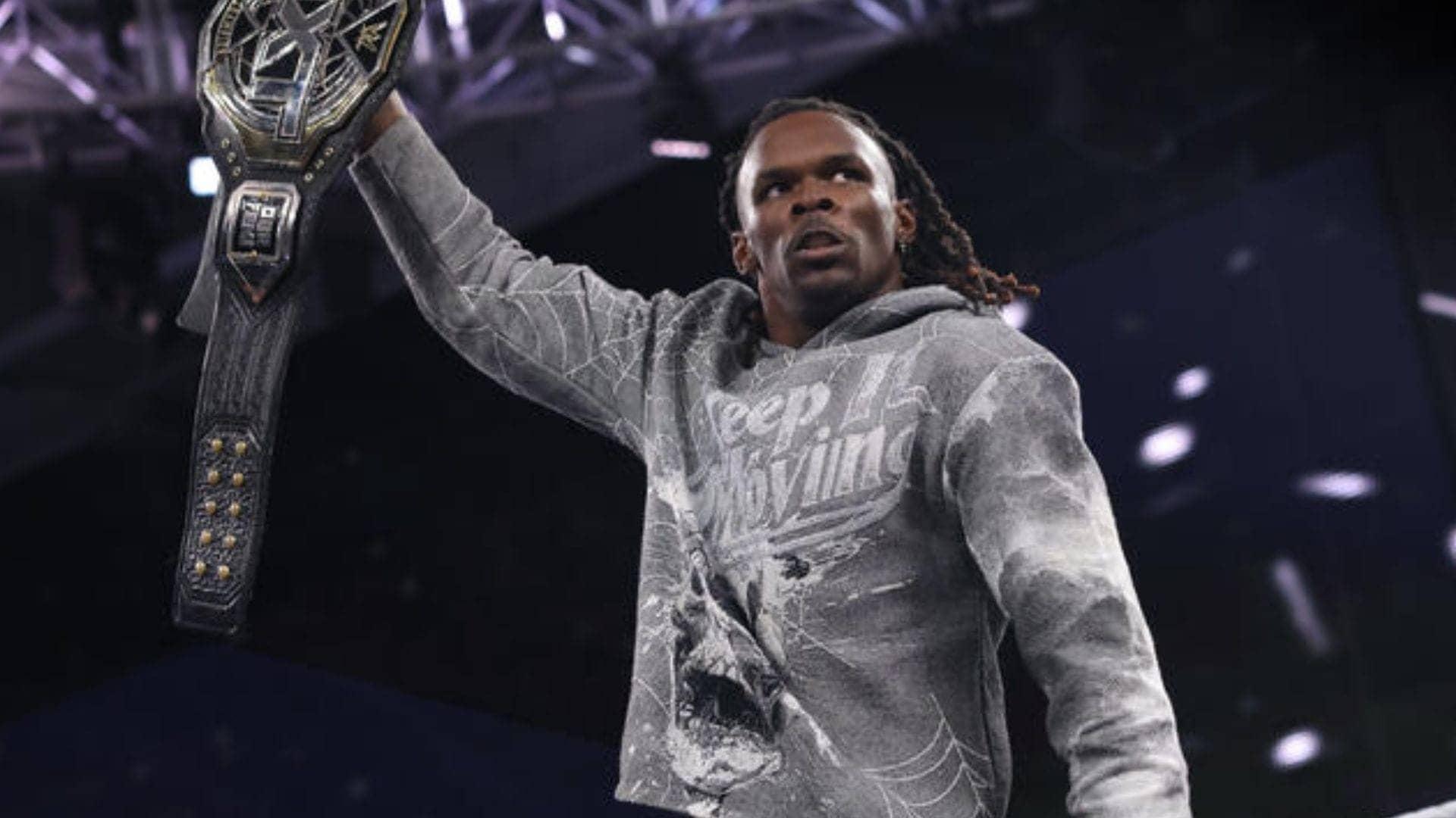 Je'Von Evans Signs RAW Contract During Commercial Break, Wow!