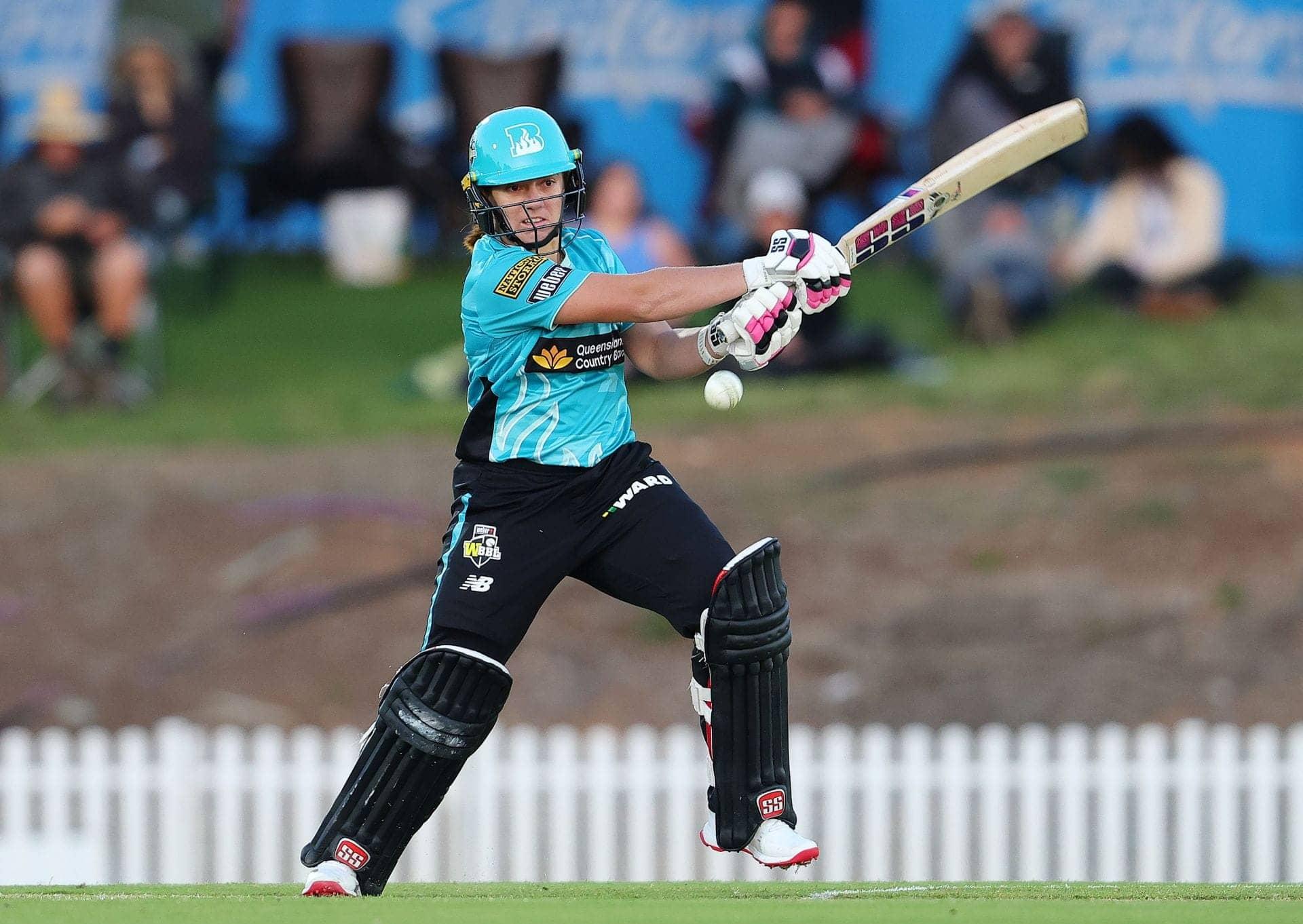 Nadine de Klerk electrifies RCB with 20 off 4 balls!