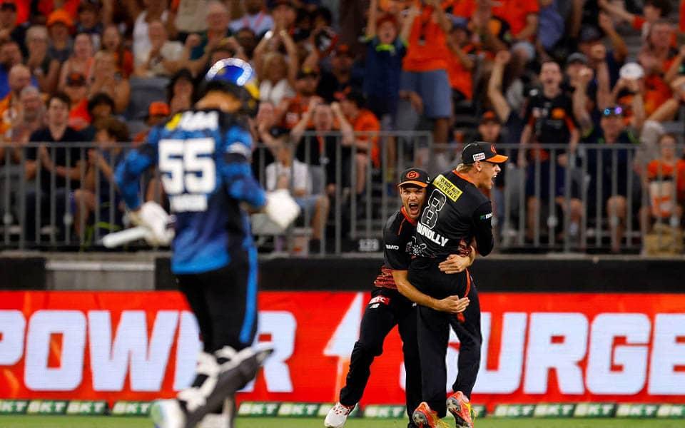 BBL 2025-26: STR vs SCO – Who's Winning This Epic Clash?