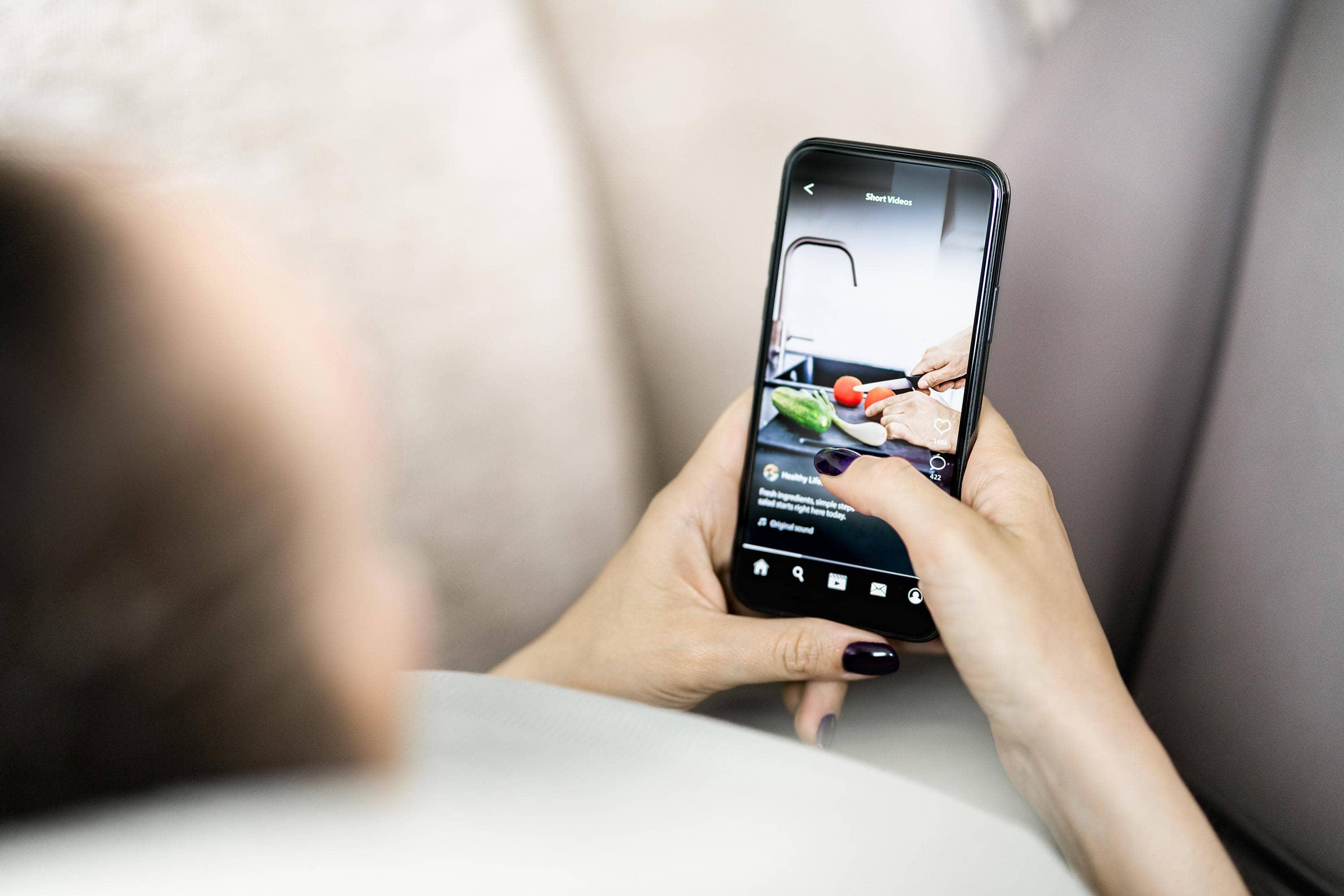 Bachpan ki duniya, TikTok aur Reels ka chakkar hai bhai!