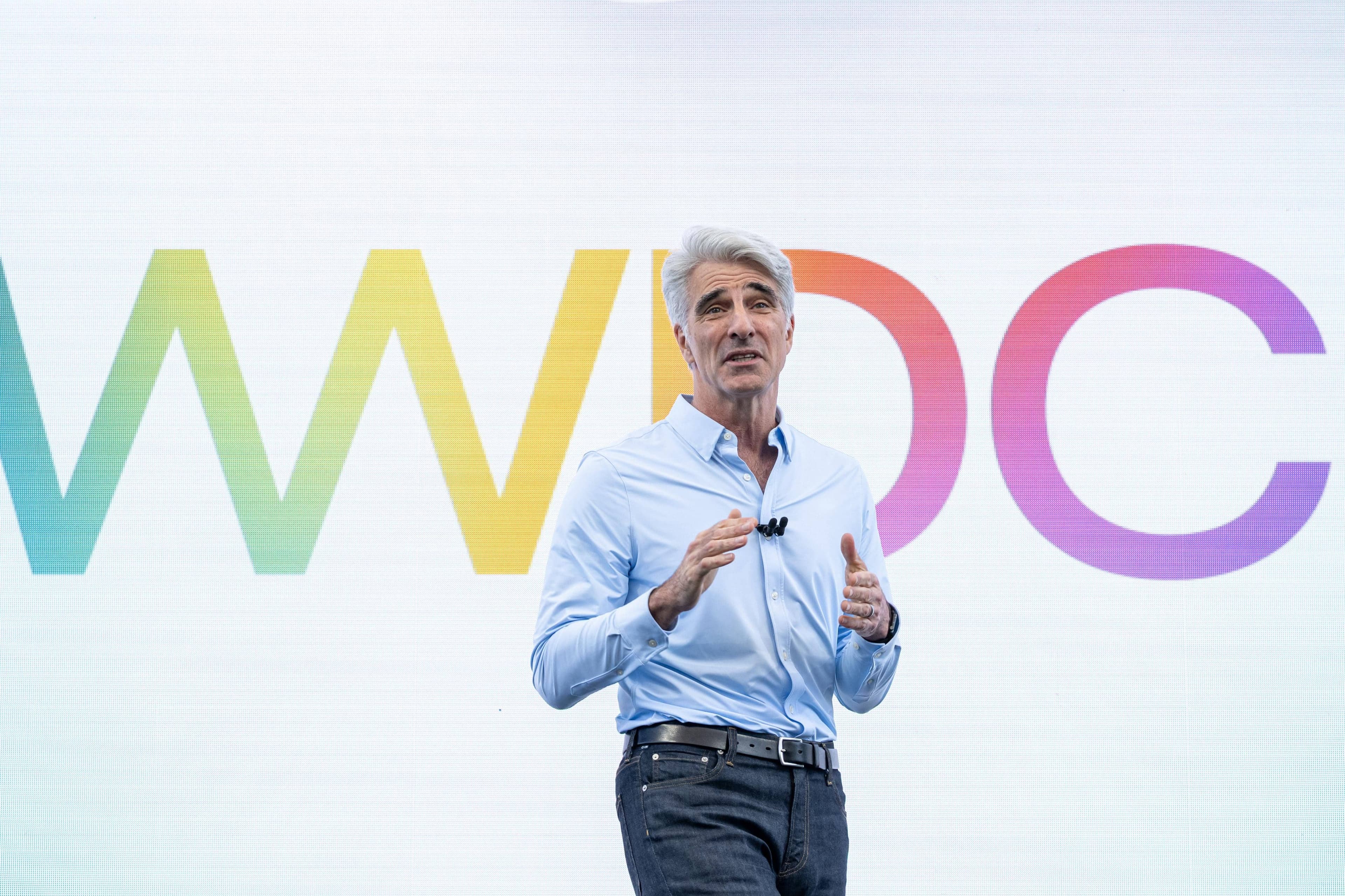 Apple's AI Team Takes a Hit, New Siri Moves on the Way!