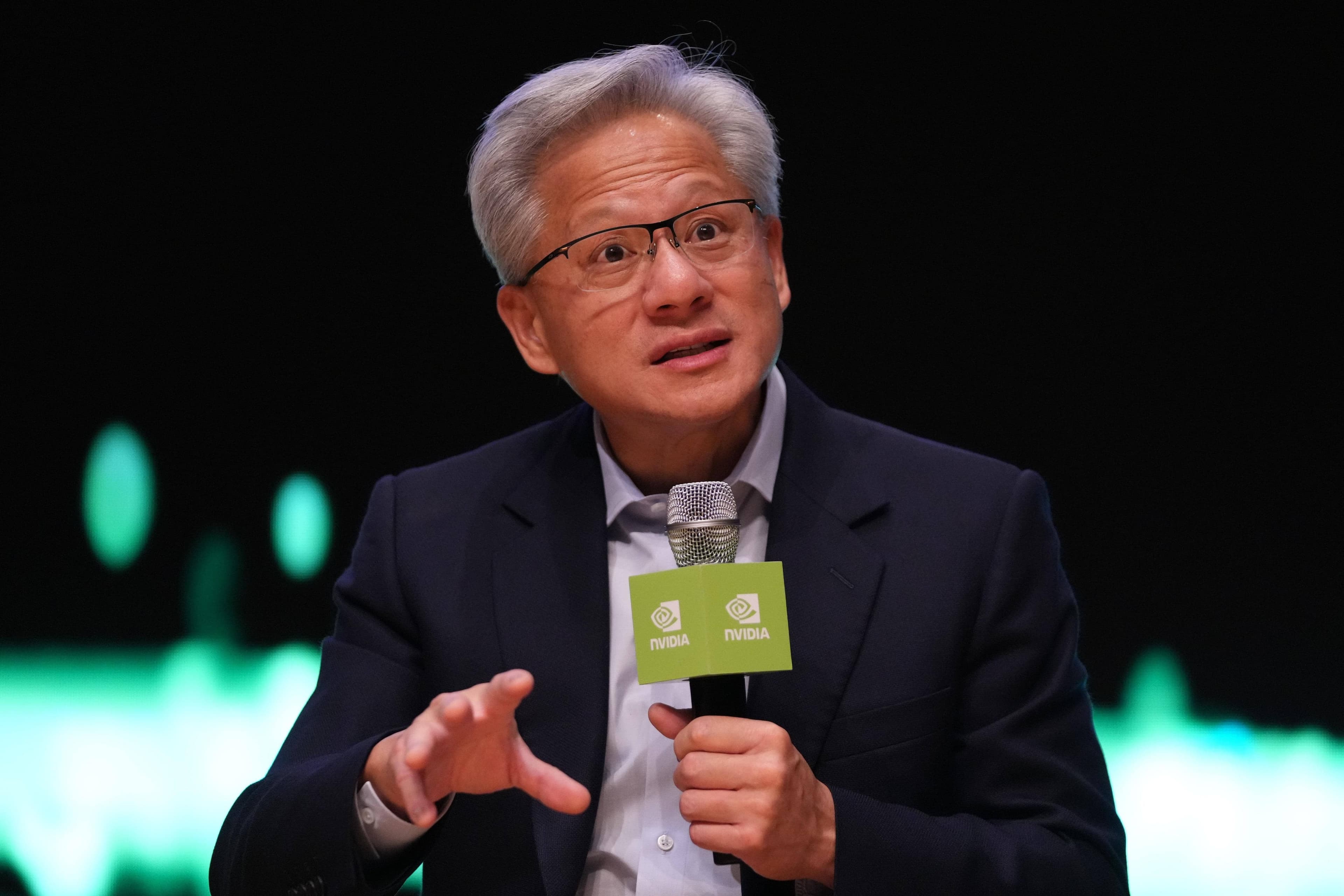 Nvidia's Jensen Huang: Huge OpenAI Investment Drama Unfolds