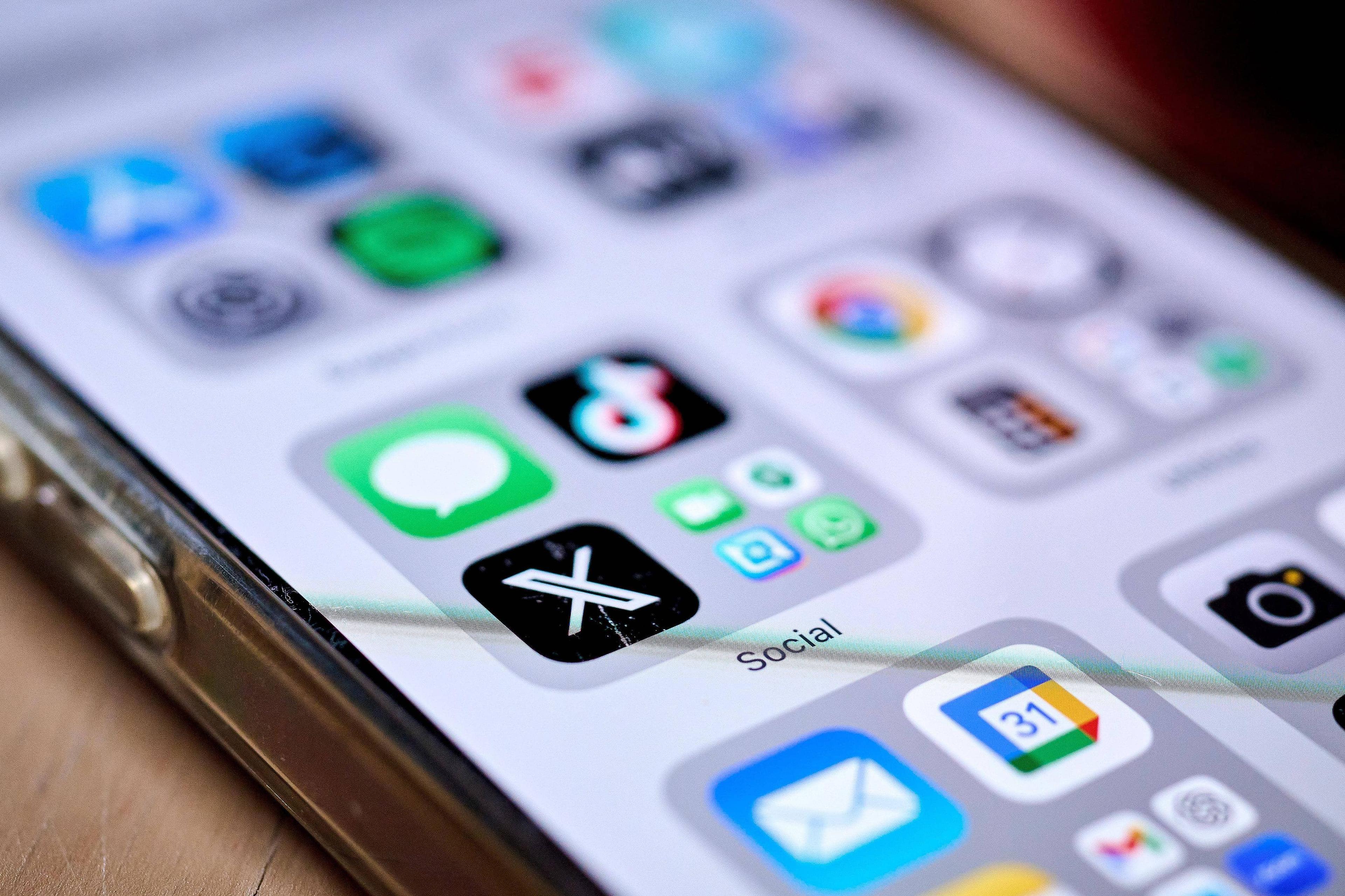 Social Media Got Teens Trippin' on Mental Health, Fo' Shizzle