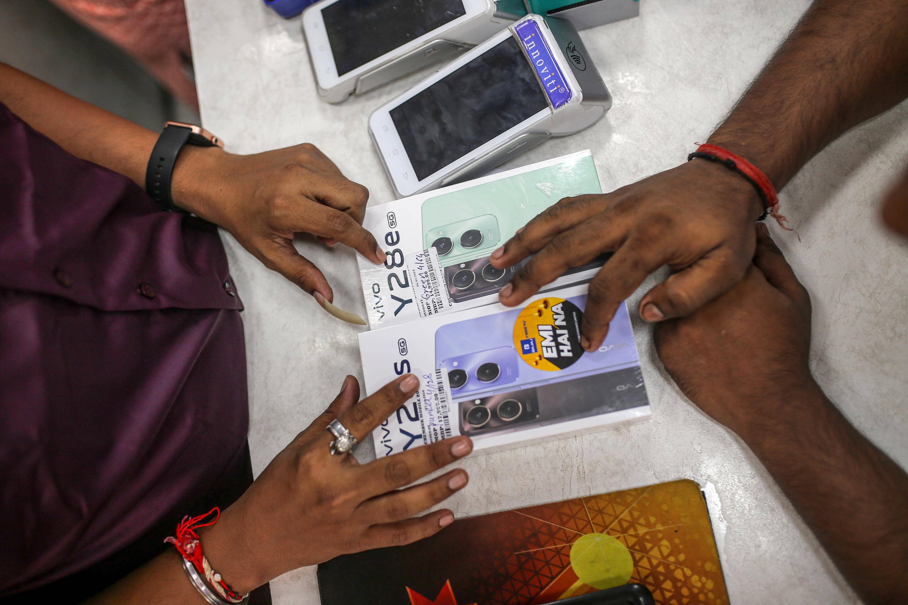 Affordable 5G Phones Dominate India Amidst Market Dip