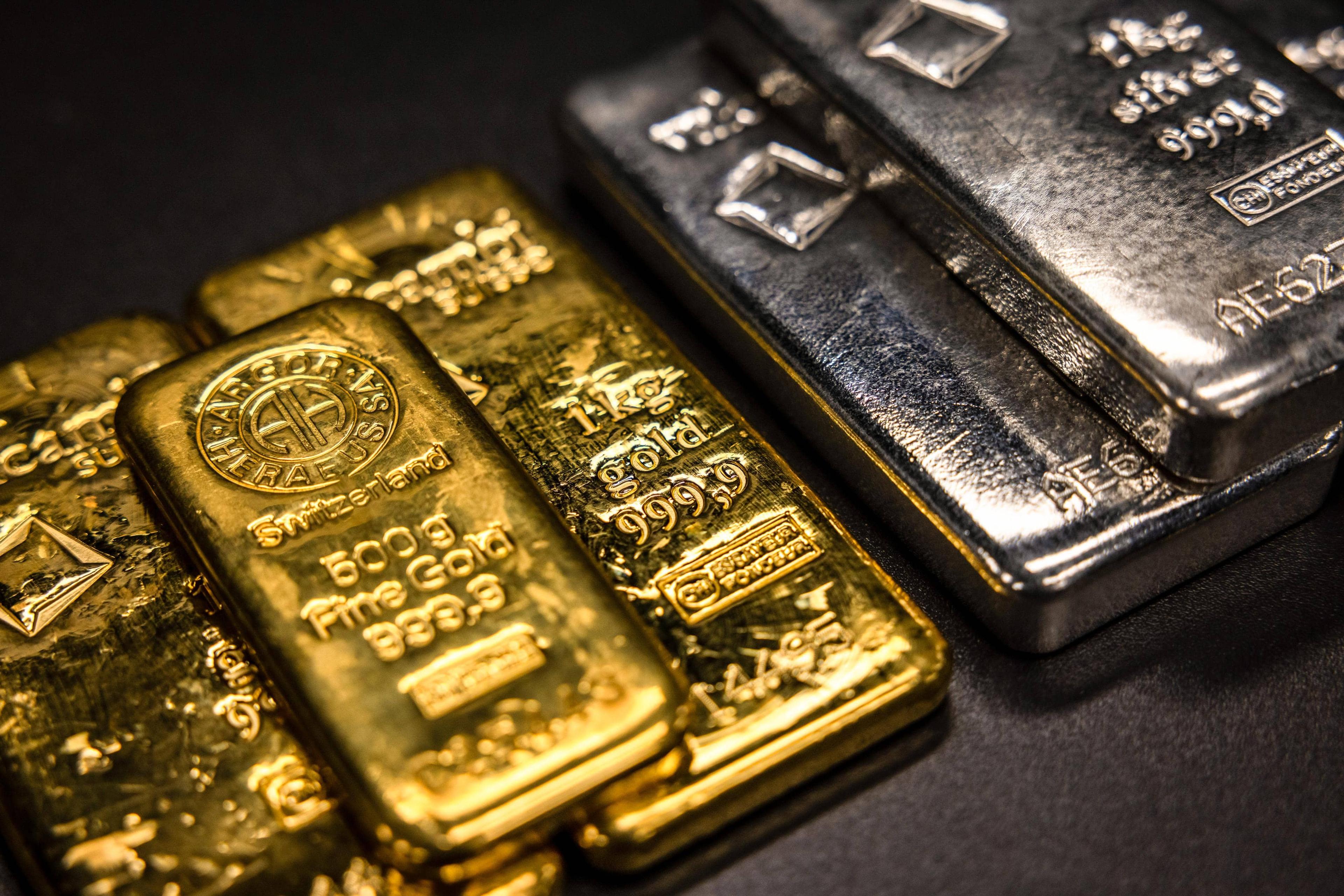 Gold-Silver Smackdown: Experts Share Winning Strategies!