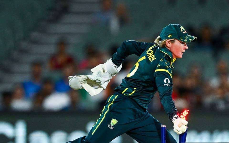 Beth Mooney Takes Charge as Wicketkeeper, Healy's Farewell