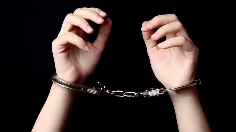 Aishwarya And 10 Friends Arrested For Kidnapping Director