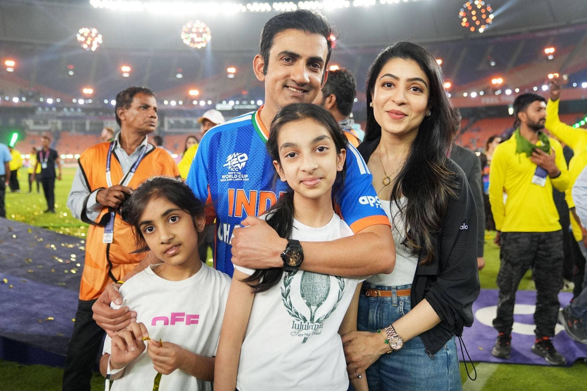 MS Dhoni hails India's T20 World Cup win, Coach's smile dazzles