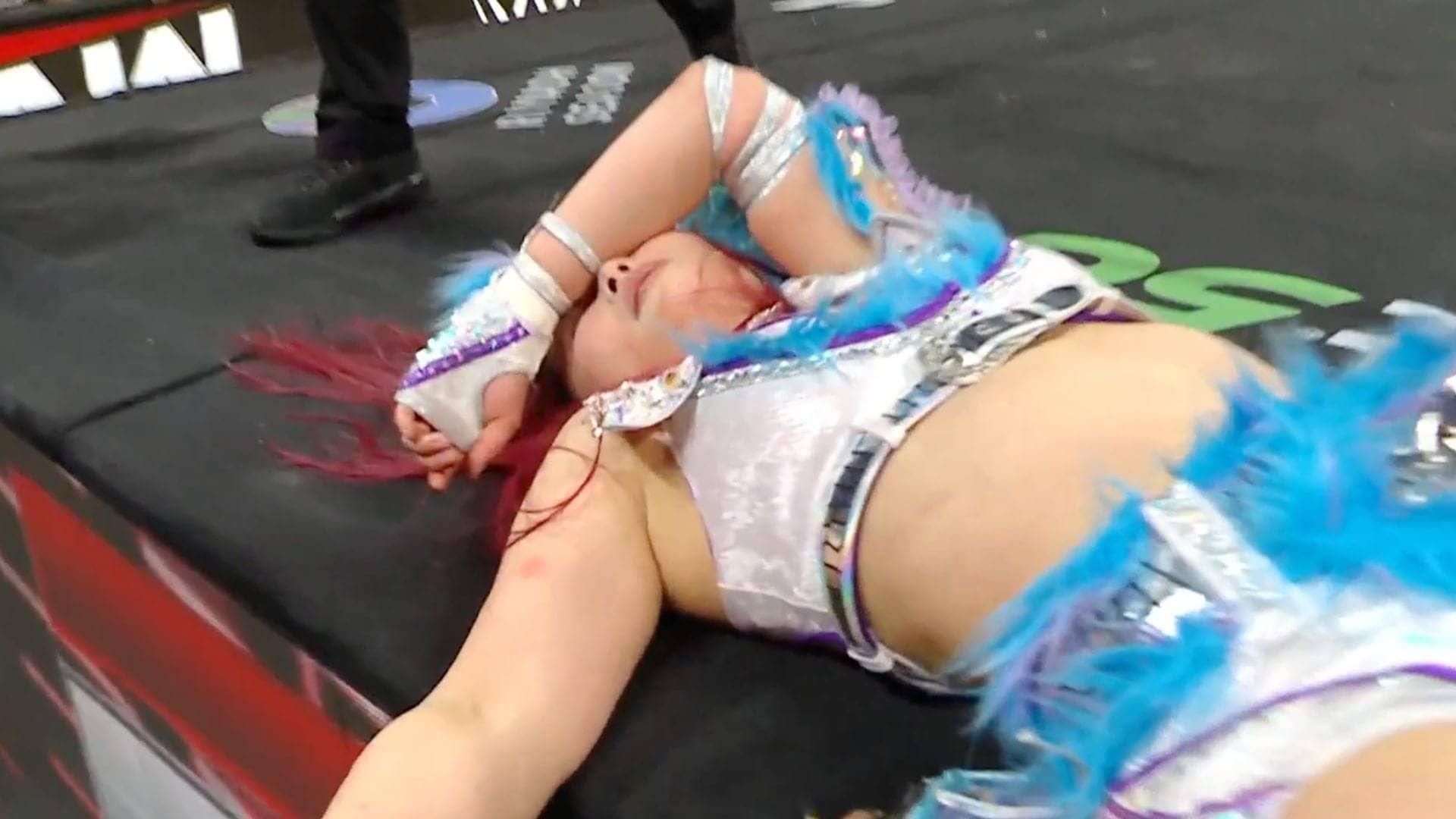 IYO SKY stunned as 34-year-old superstar pins her in chaos