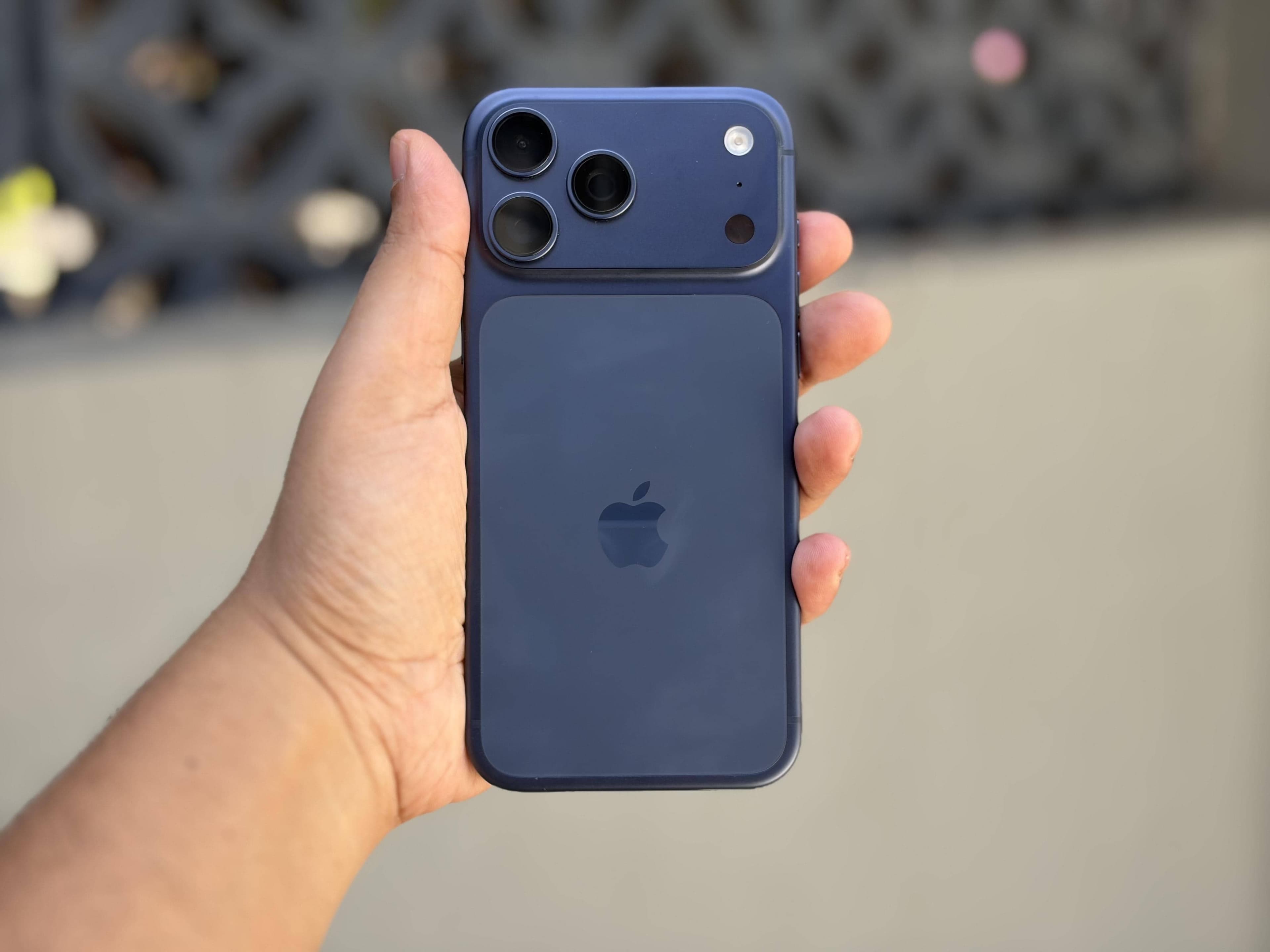 iPhone 18 Pro Max: Mota, Bhaari, Te Camera Vich Takkar!
