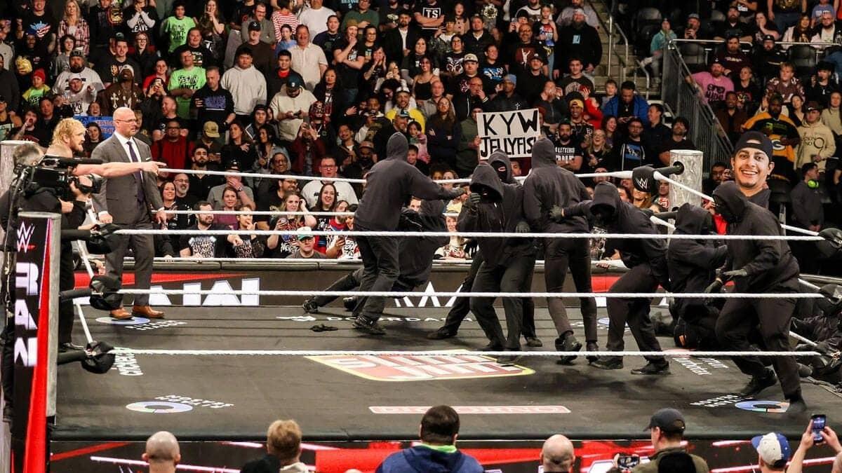 Seth Rollins still sidelined, shoulder ain't ready to roll yet