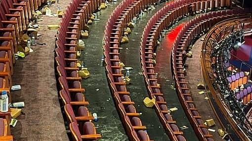 2026 Oscars: Dolby Theatre's Mess Sparks Celebrity Critique