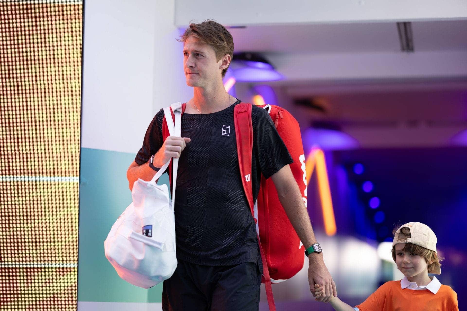 Korda Stuns Alcaraz, Celebrates with Ivana's Sweet Kiss