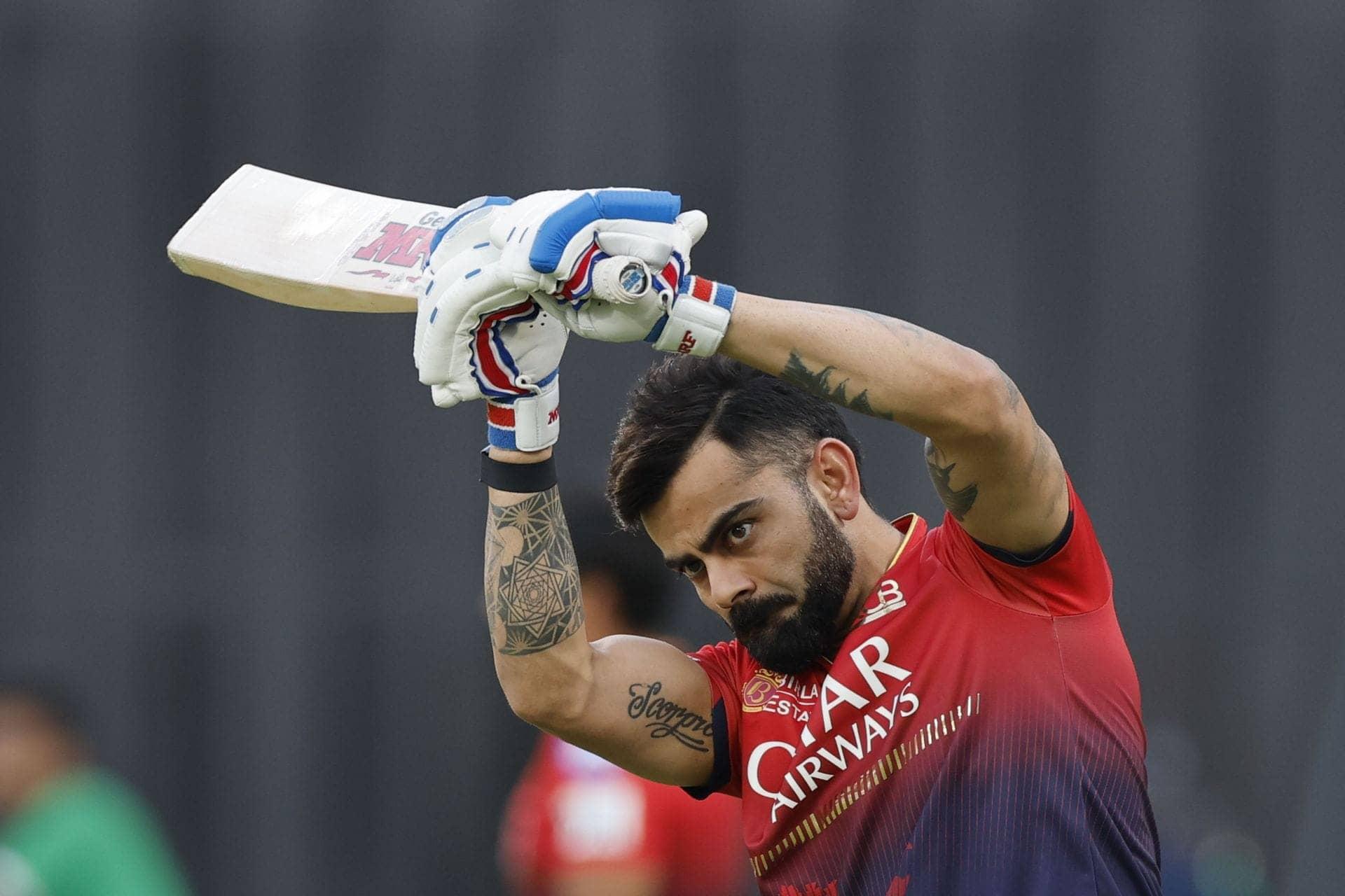 Virat Kohli Shows Off His Epic Abs Ahead of IPL 2026