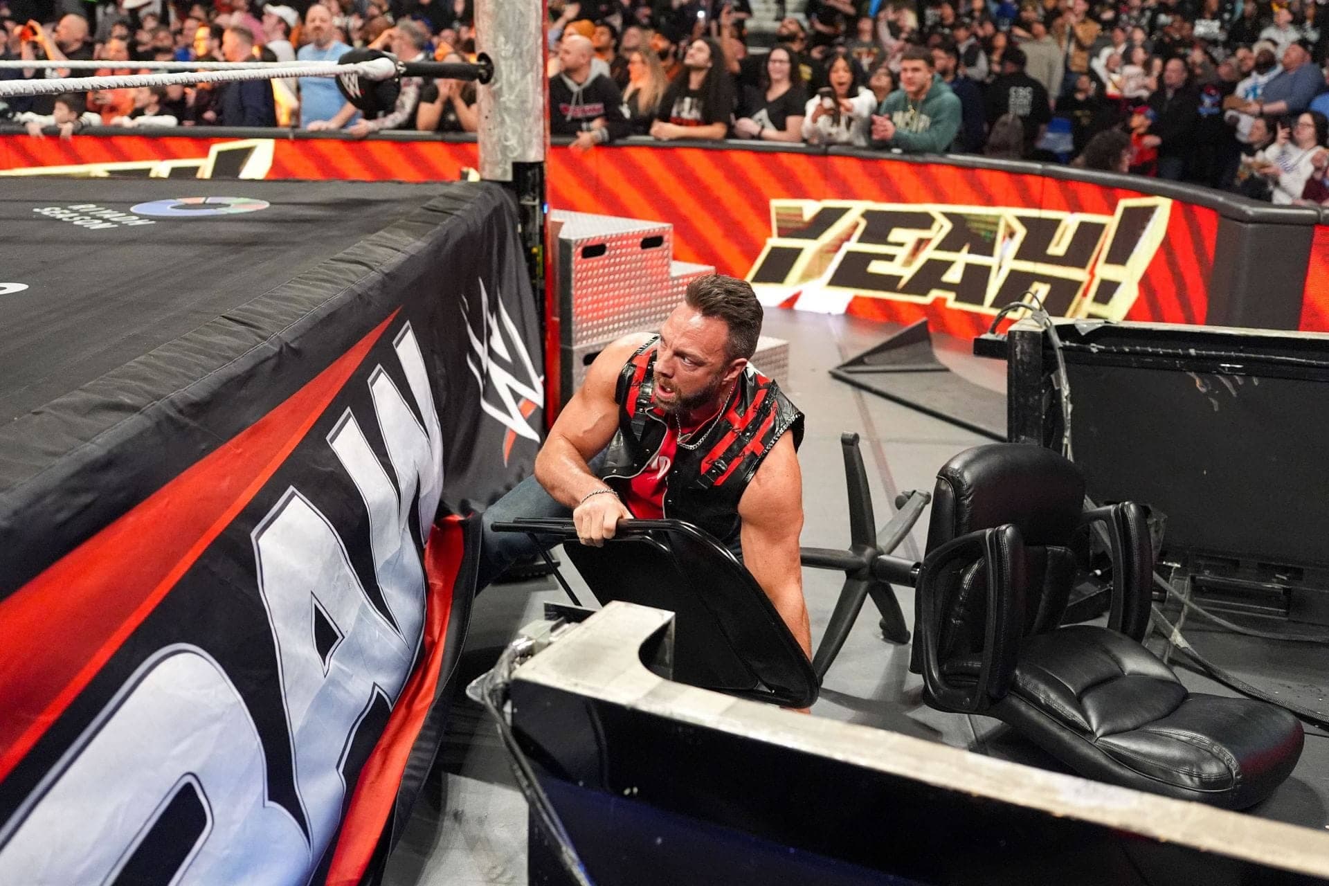 LA Knight's Legendary Botch on WWE RAW Shocks the Arena