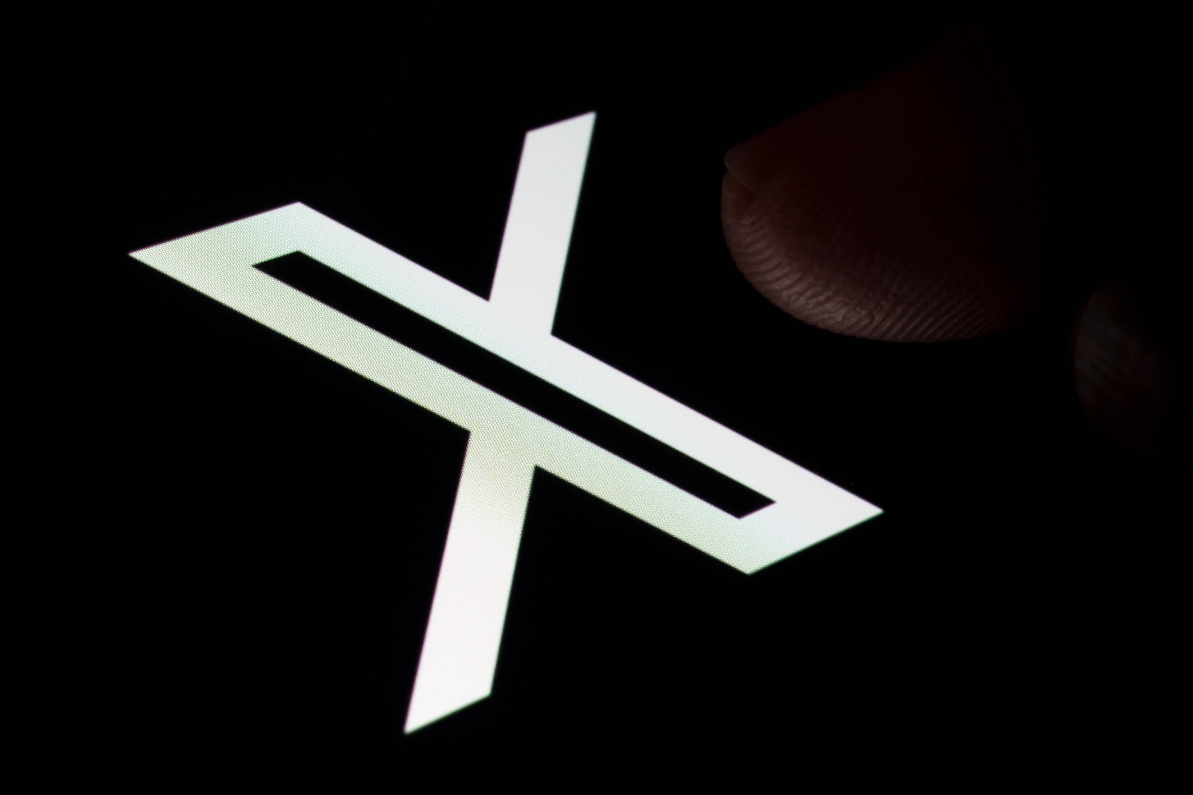 X faces brief global outage, thousands of users report disruptions