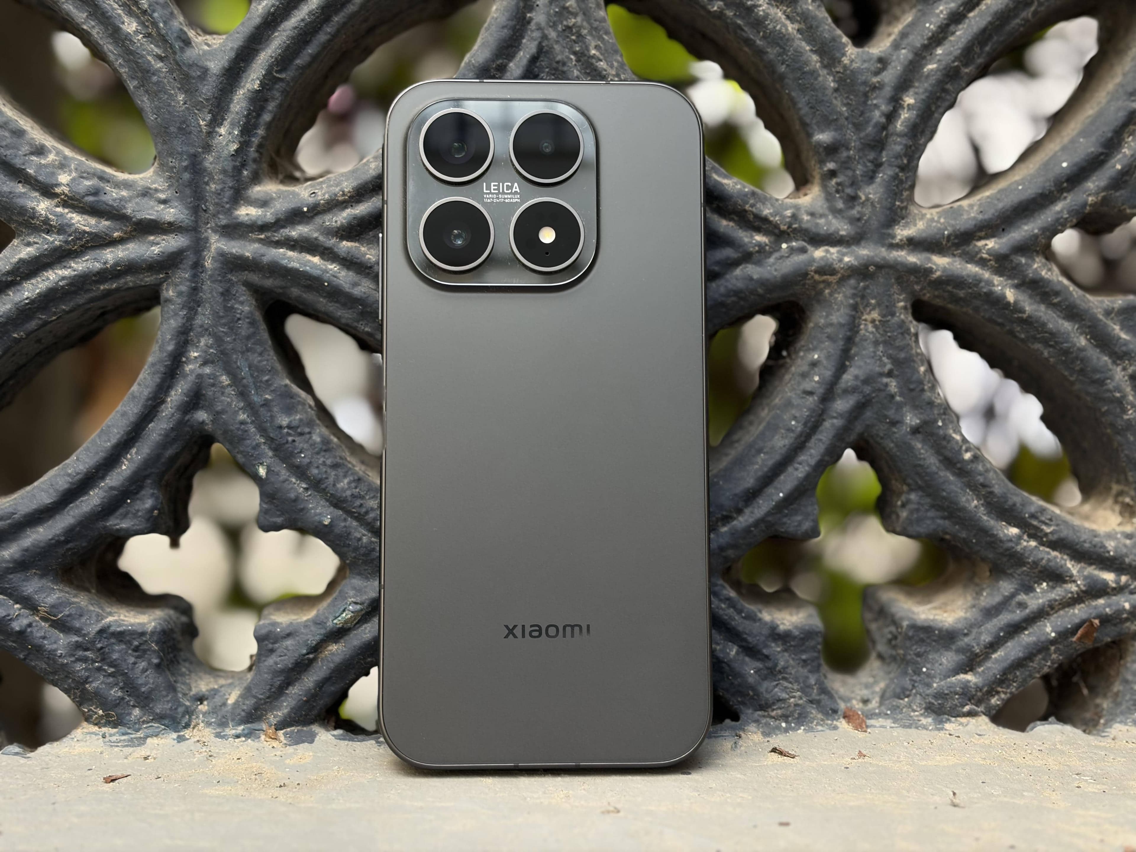 Xiaomi 17 Review: A Compact Powerhouse Ready to Rumble