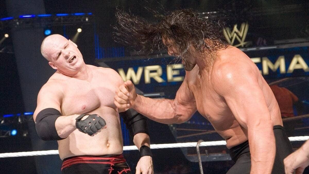 Khali's Fun Arm-Wrestling Match with Poonam Pandey