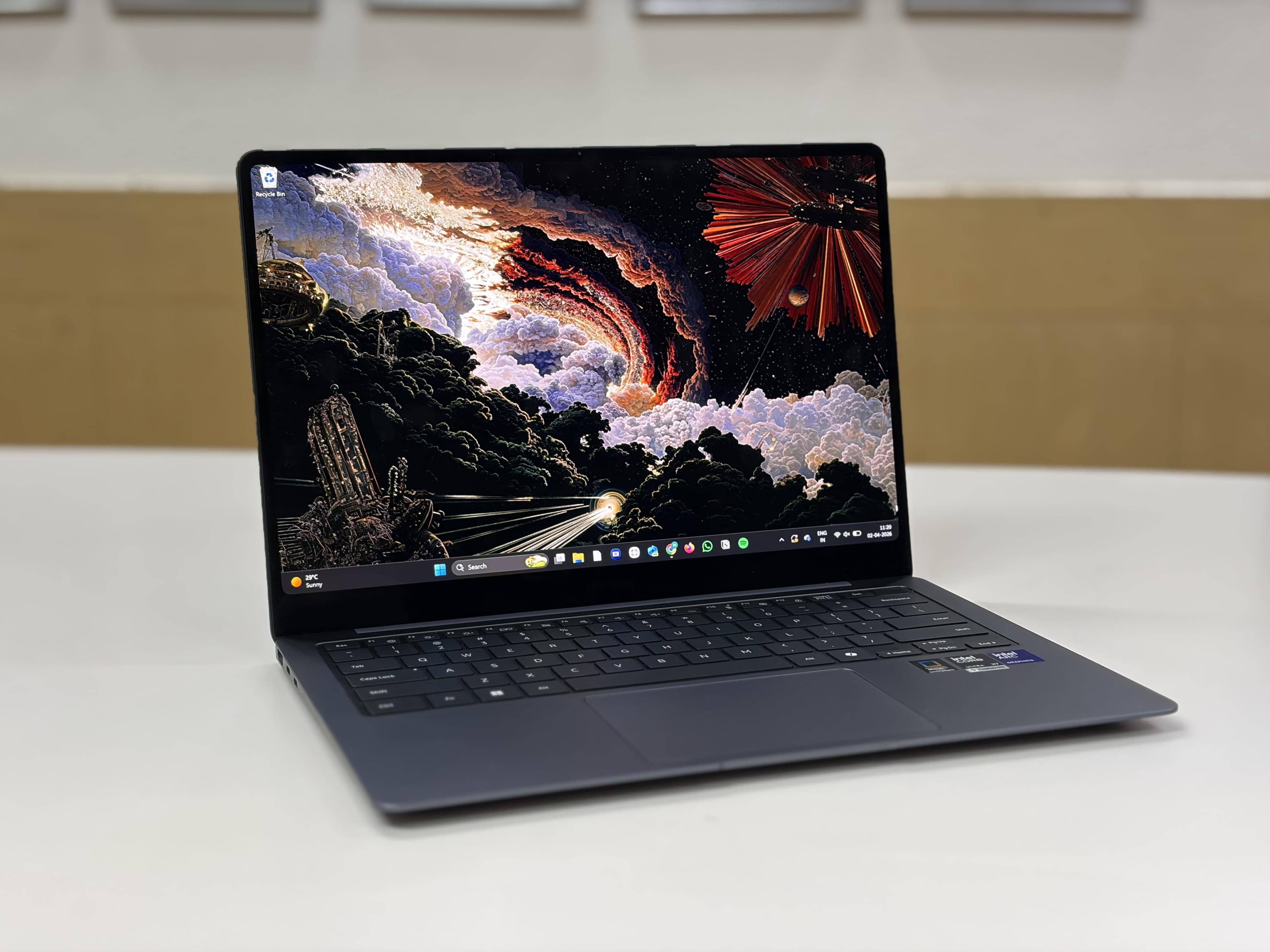 Samsung Galaxy Book6 Pro: Chhota, Lekin Jhakaas Laptop Ka Jadoo!