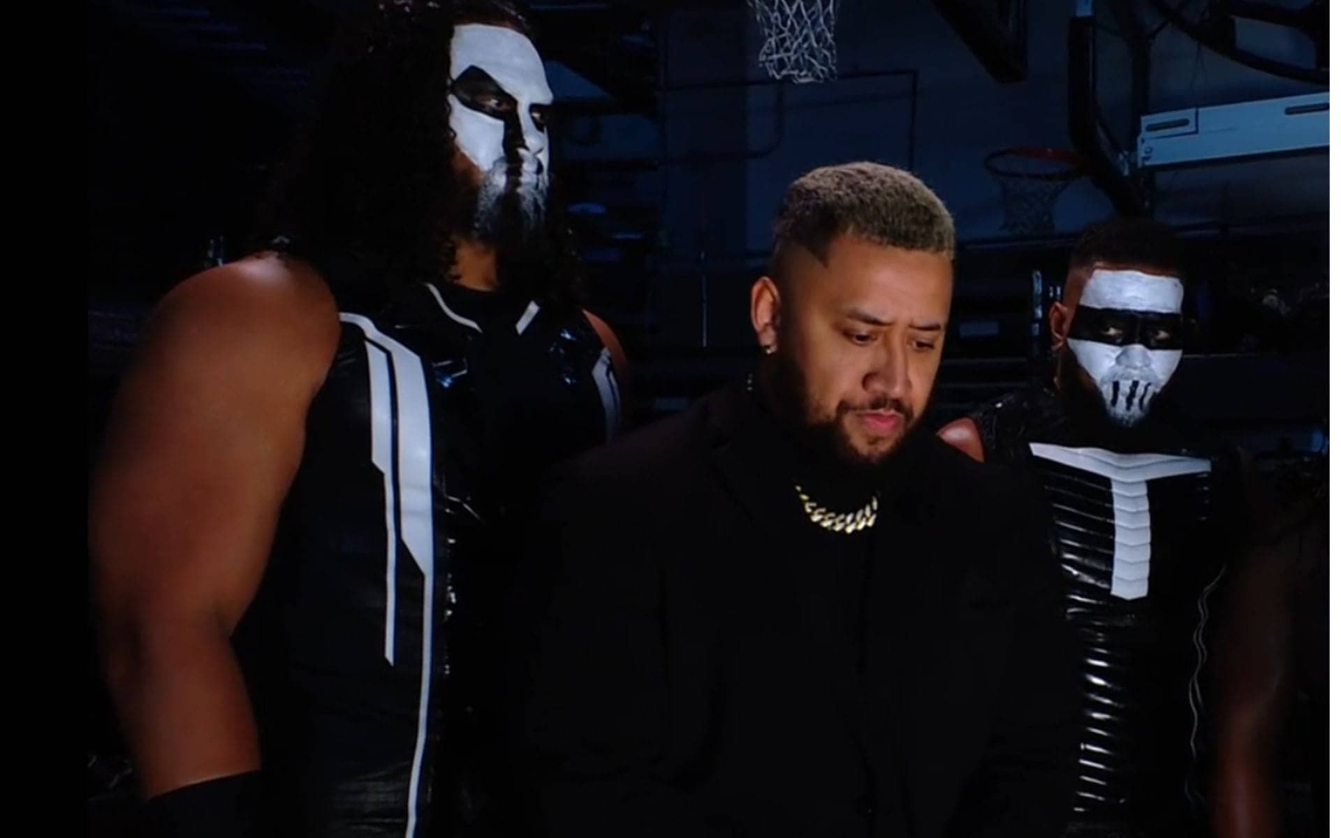 Solo Sikoa aur Tama Tonga mein lantern par bada tanaav