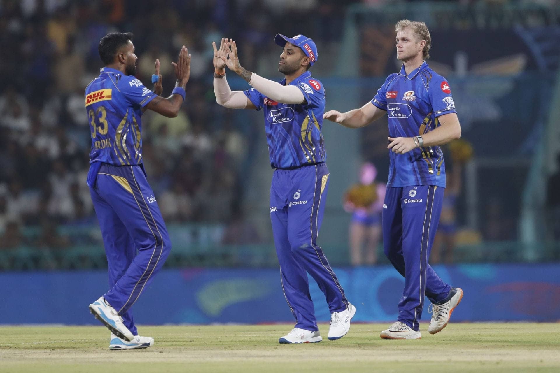 RR vs MI: Aaj ke match ke teen wicket-taker ka jadoo!