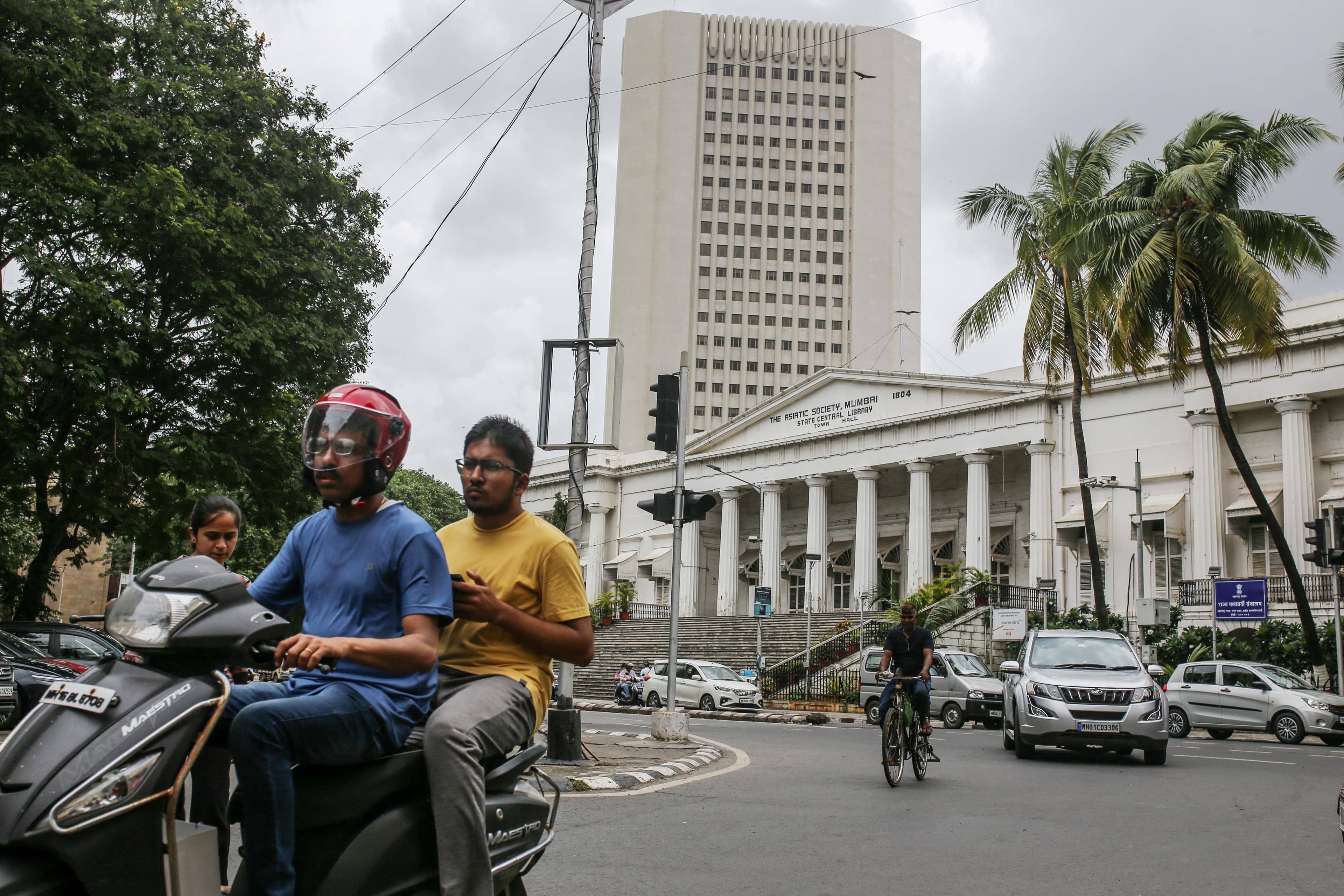 RBI's Smooth Moves: Easy Banking for the Hustlers