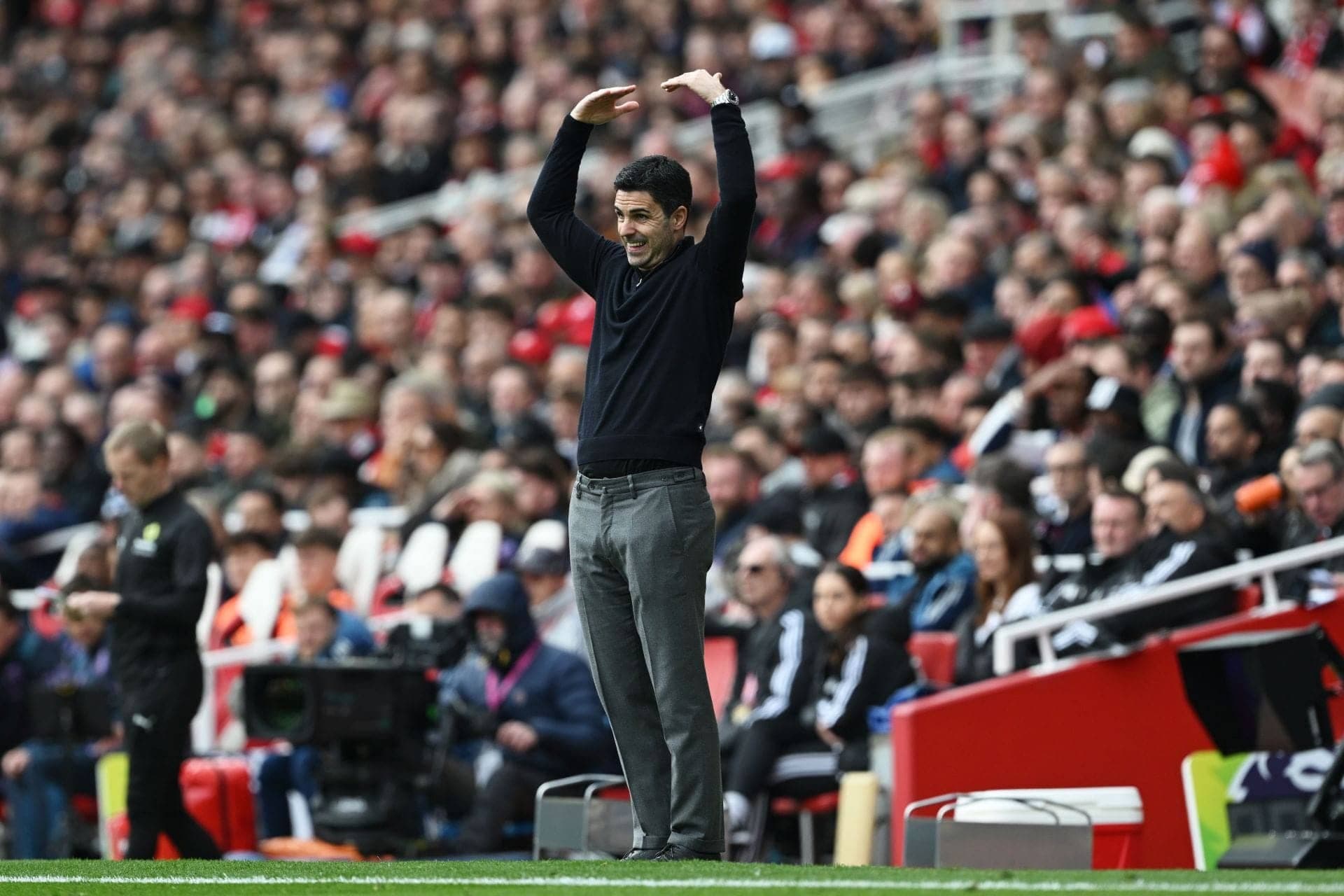 Arsenal Blames Dry Pitch for Shocking Loss to Bournemouth