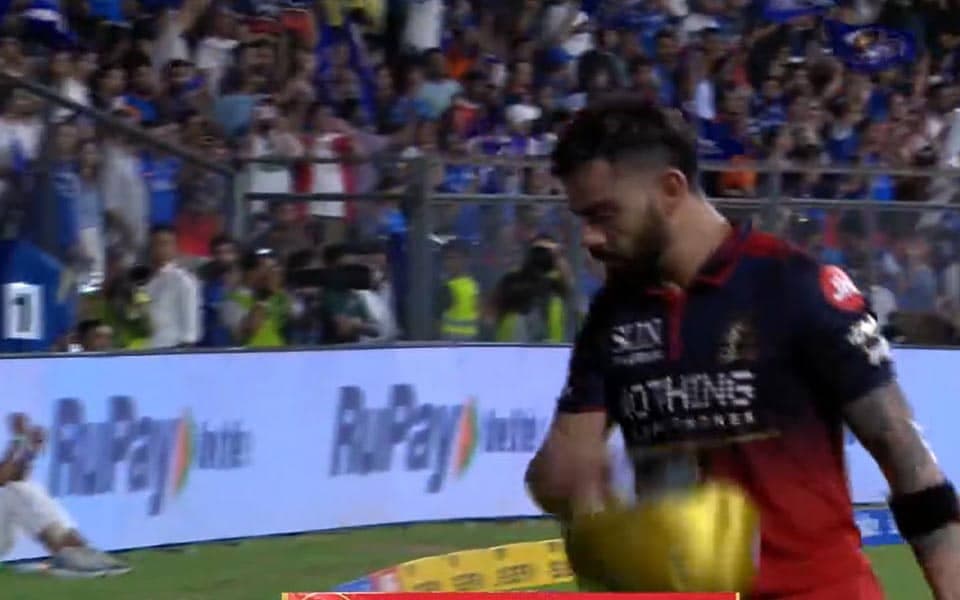 IPL 2026: Kohli ka helmet aur gloves ka dard bhara drama