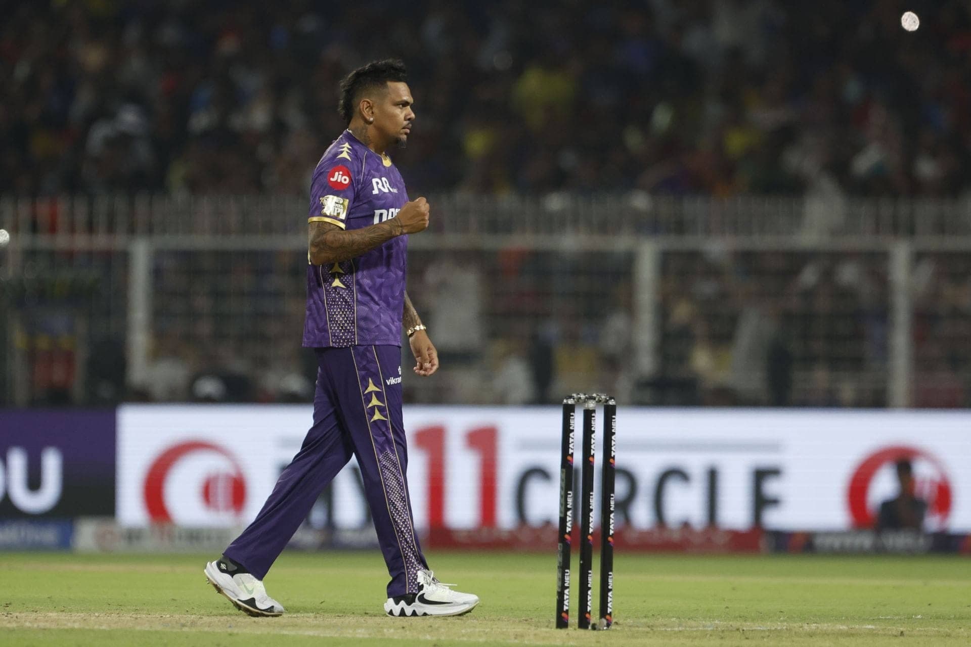 Narine Knocks Sarfaraz Khan Off His Game in IPL 2026