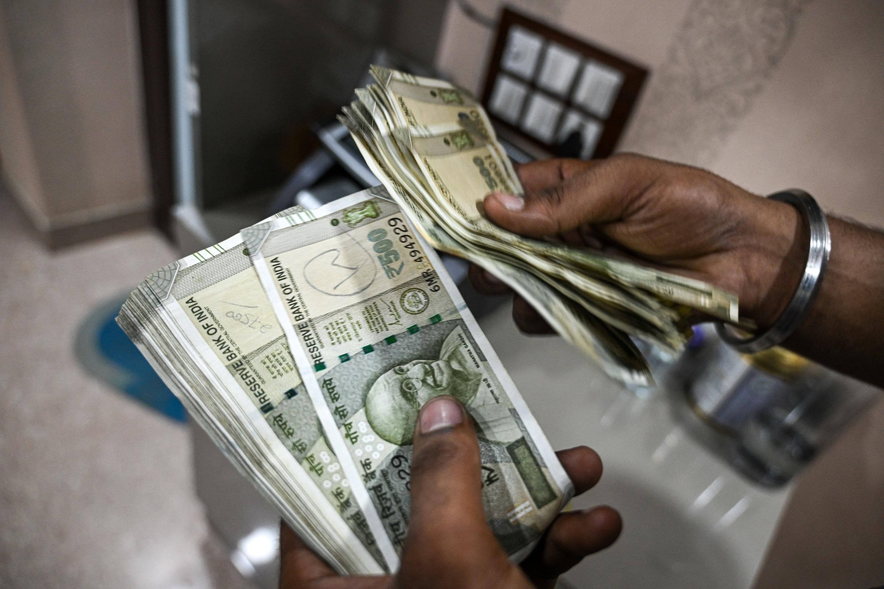Rupee Catapults 28 Paise to 92.86: A Currency Showdown!