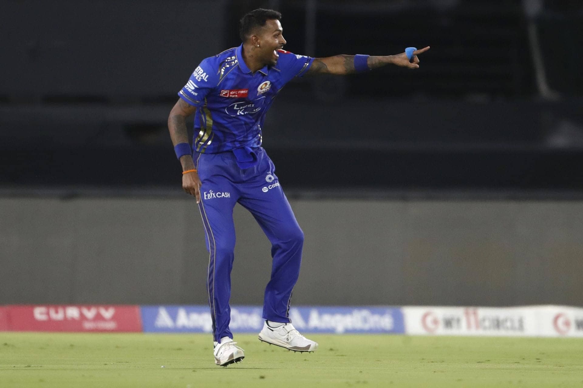 Hardik Pandya's Pep Talk: Triple H Style Magic in IPL!