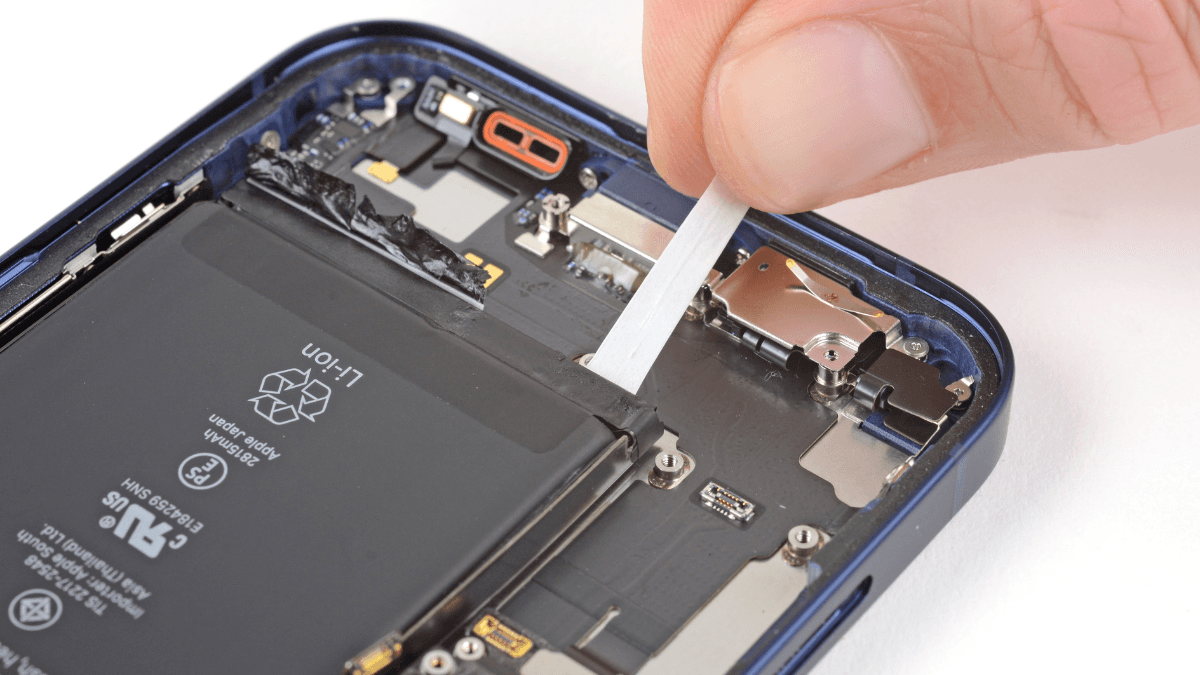 EU's Bold Move: Replace Your Phone Battery Like A Champ!