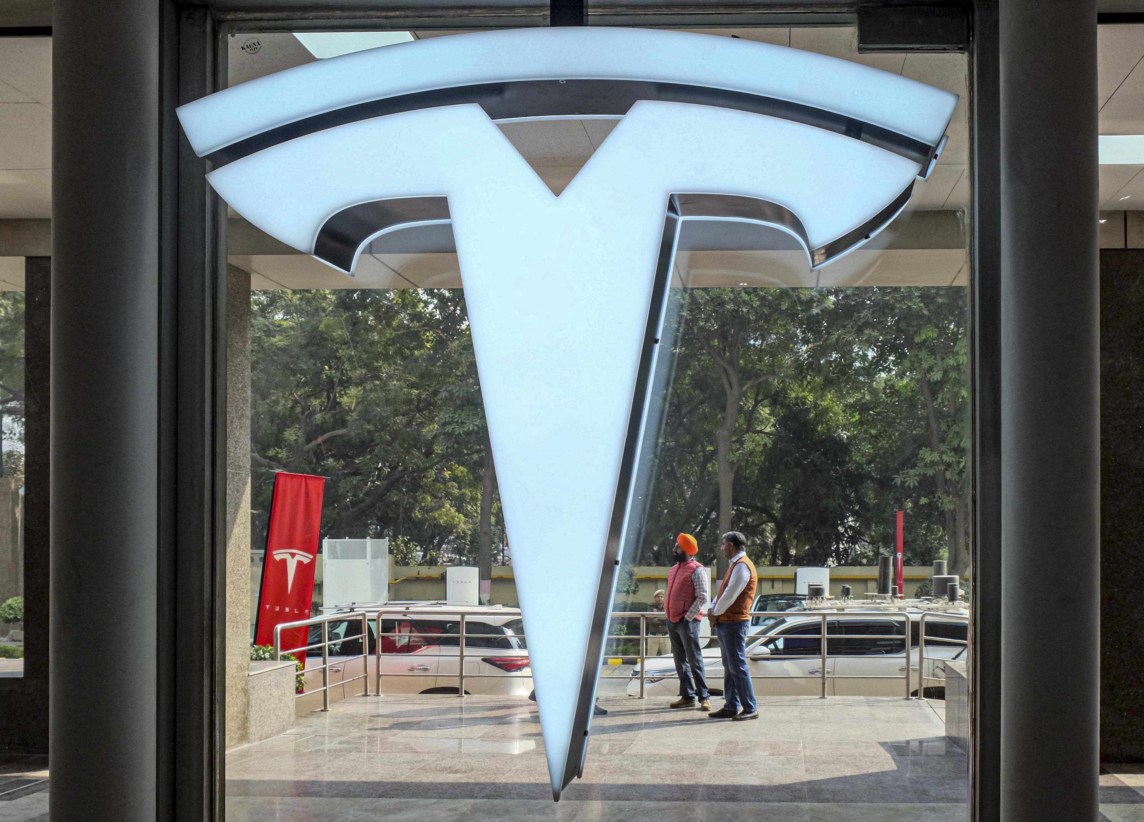 Tesla's Optimus Robot and Energy Solutions Coming to India!