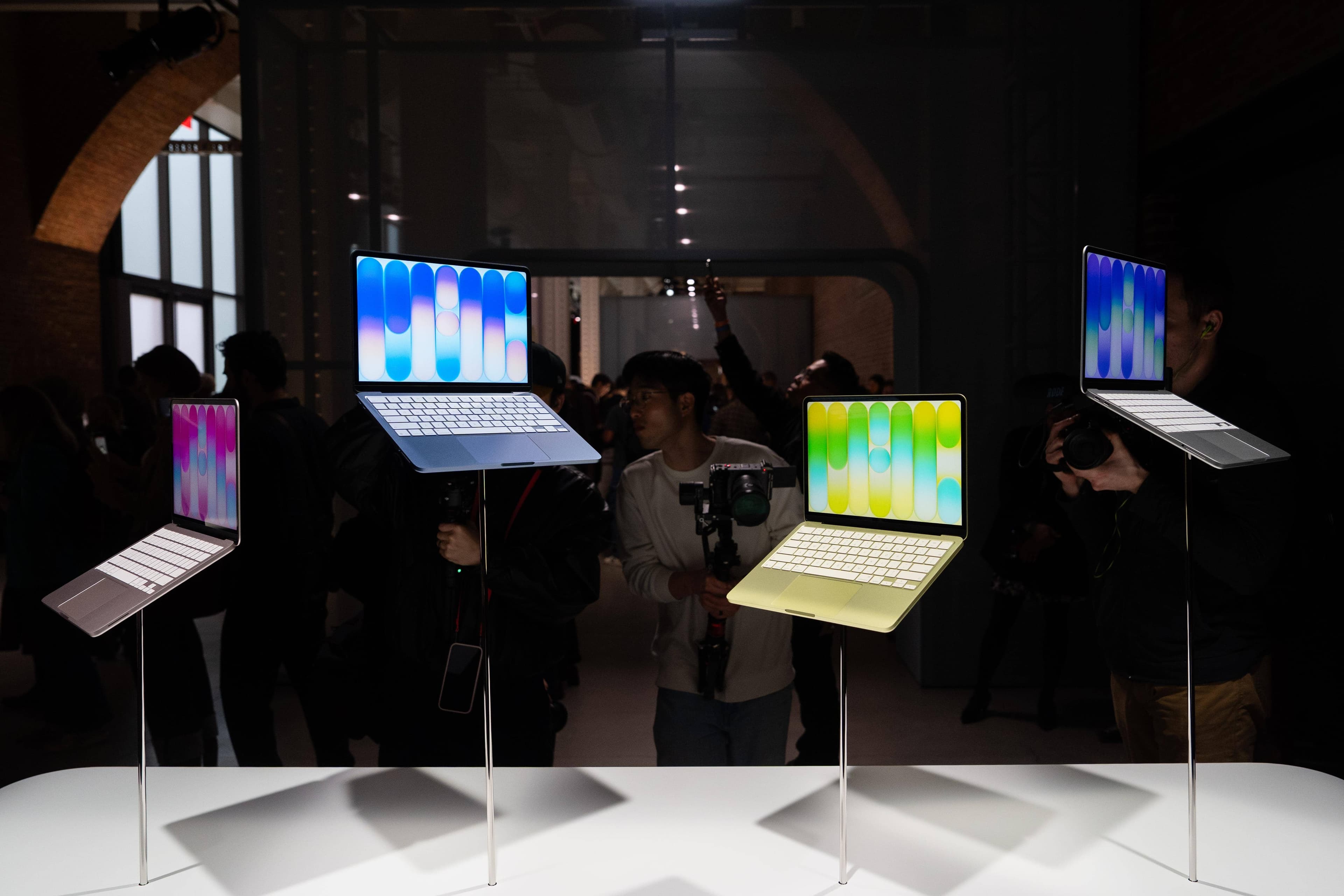 Apple's Sales Forecast Soars While Mac Shortages Hang Around