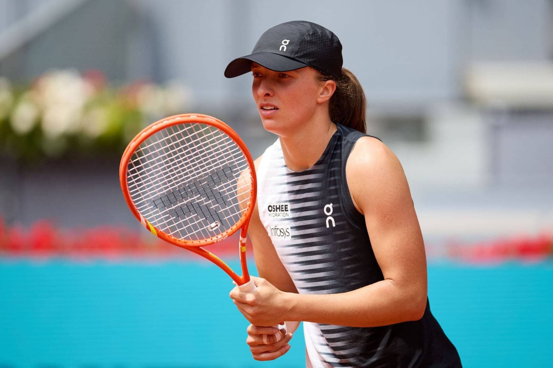 Iga Swiatek's Clay Court Woes Raise Eyebrows Among Experts