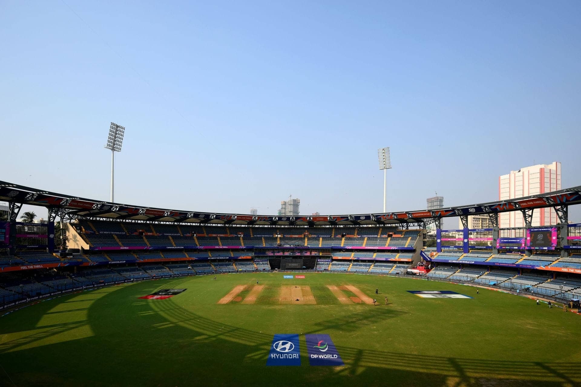 MI vs LSG: Wankhede ki pitch pe ho raha hai dhamaka!