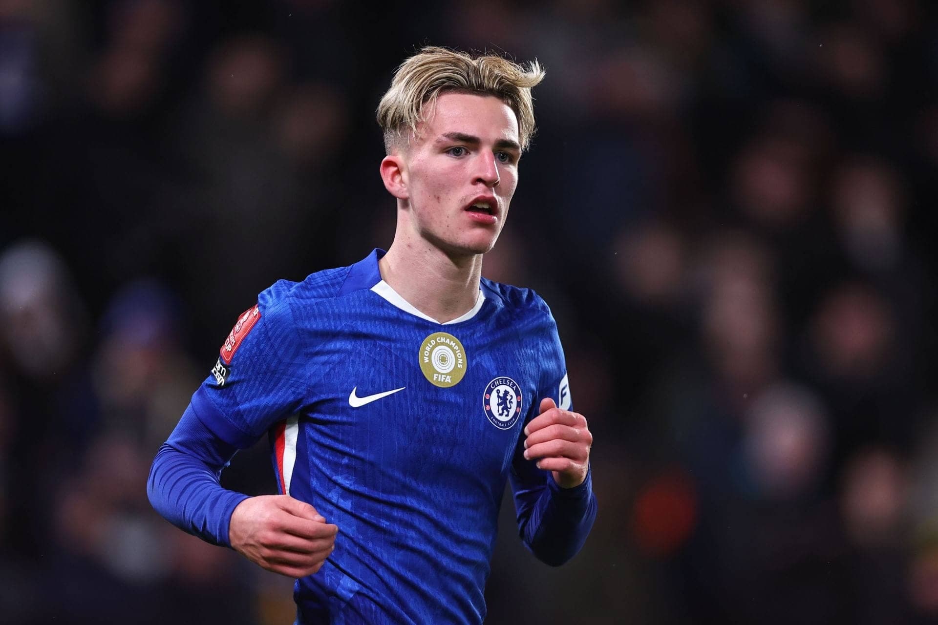 Breaking: Chelsea youngster Jesse Derry stretchered off with head injury on Premier League debut