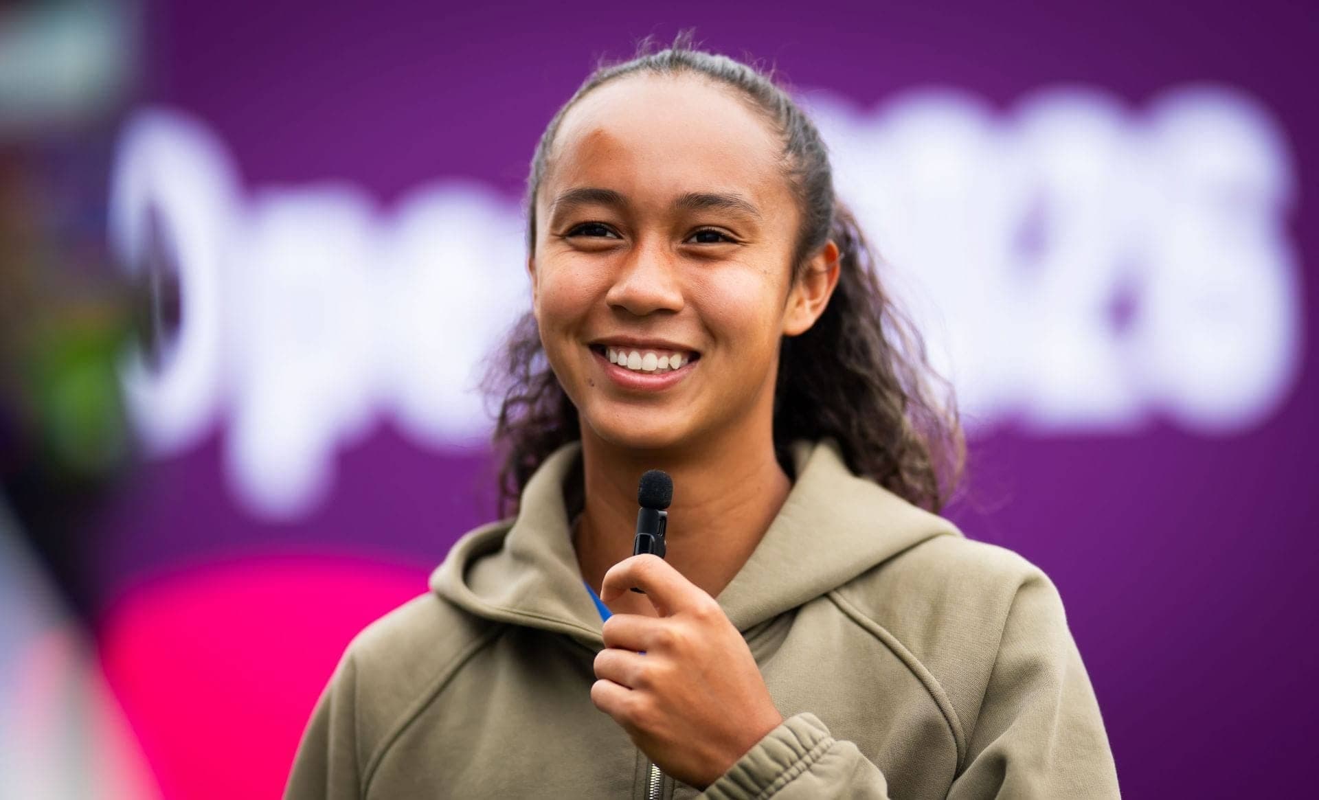 After hard-launching new boyfriend, Leylah Fernandez brings him to Italian Open for first tournament experience in public eye