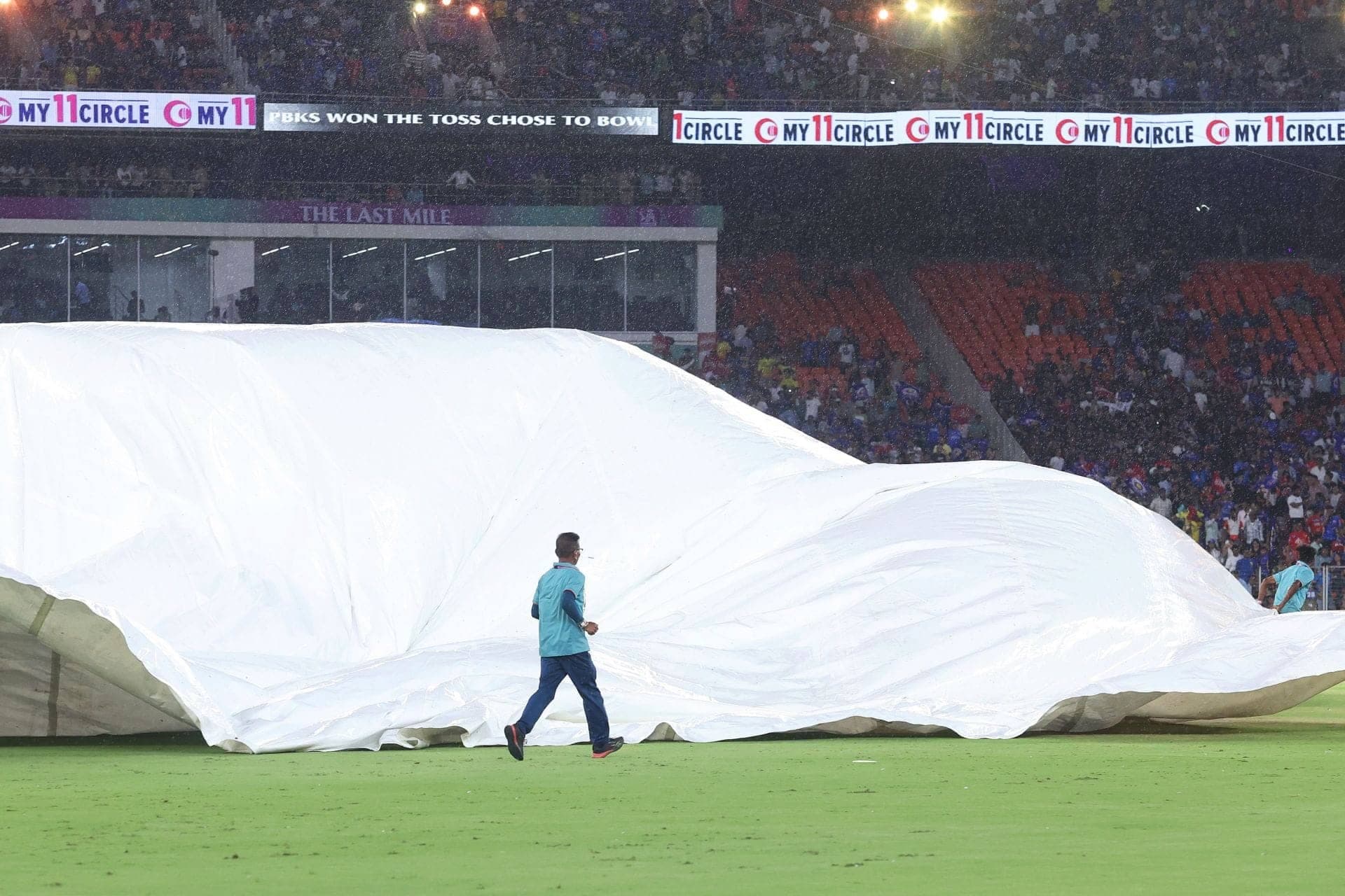 IPL 2026: Rain Delays RCB vs KKR Playoff Showdown